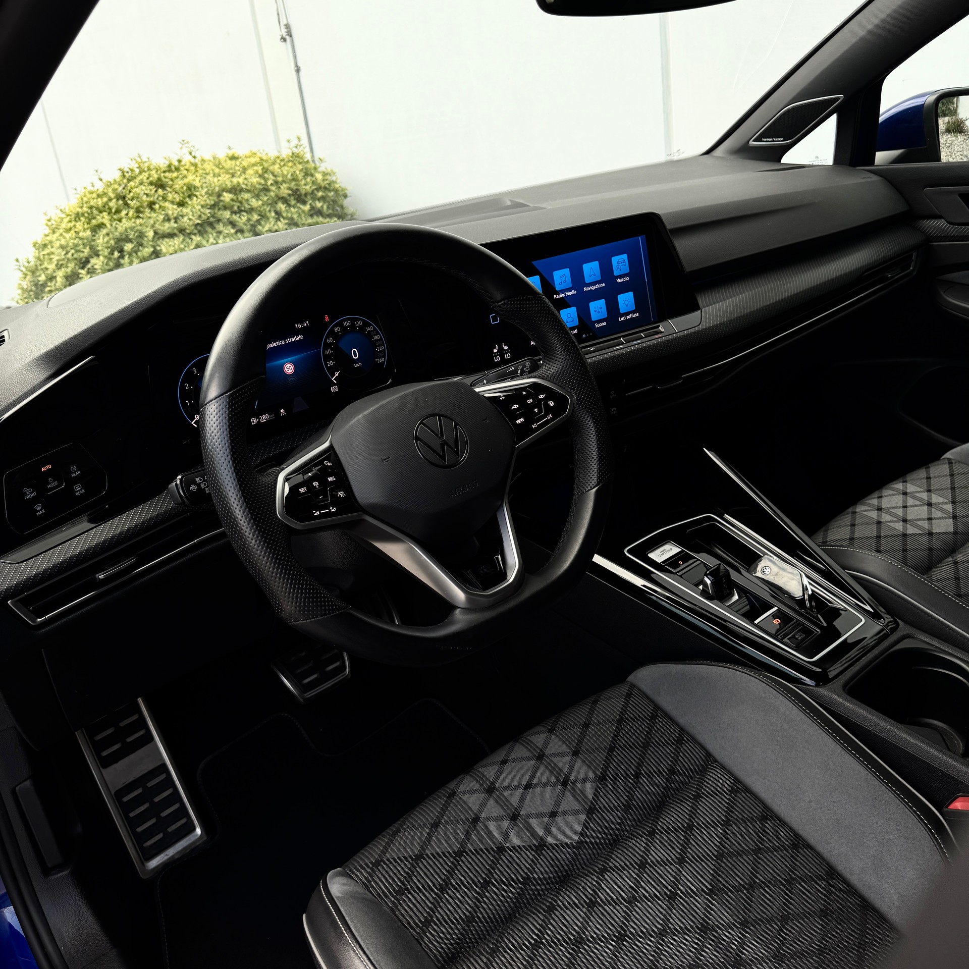VW Golf 2.0 TSI R-Line DSG 4 Motion-image-8