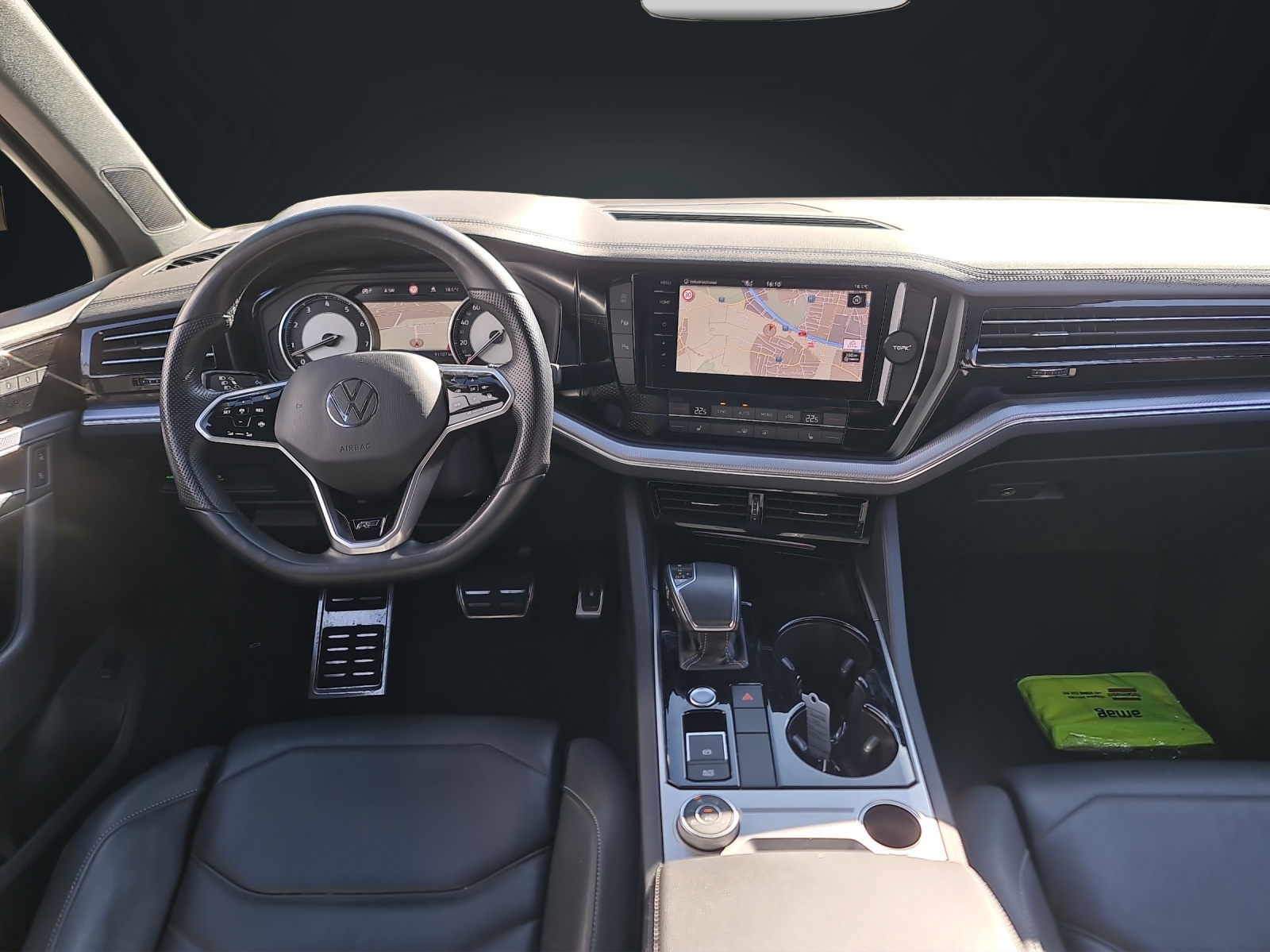 VW Touareg 3.0 TSI R-Line Tiptronic-image-11