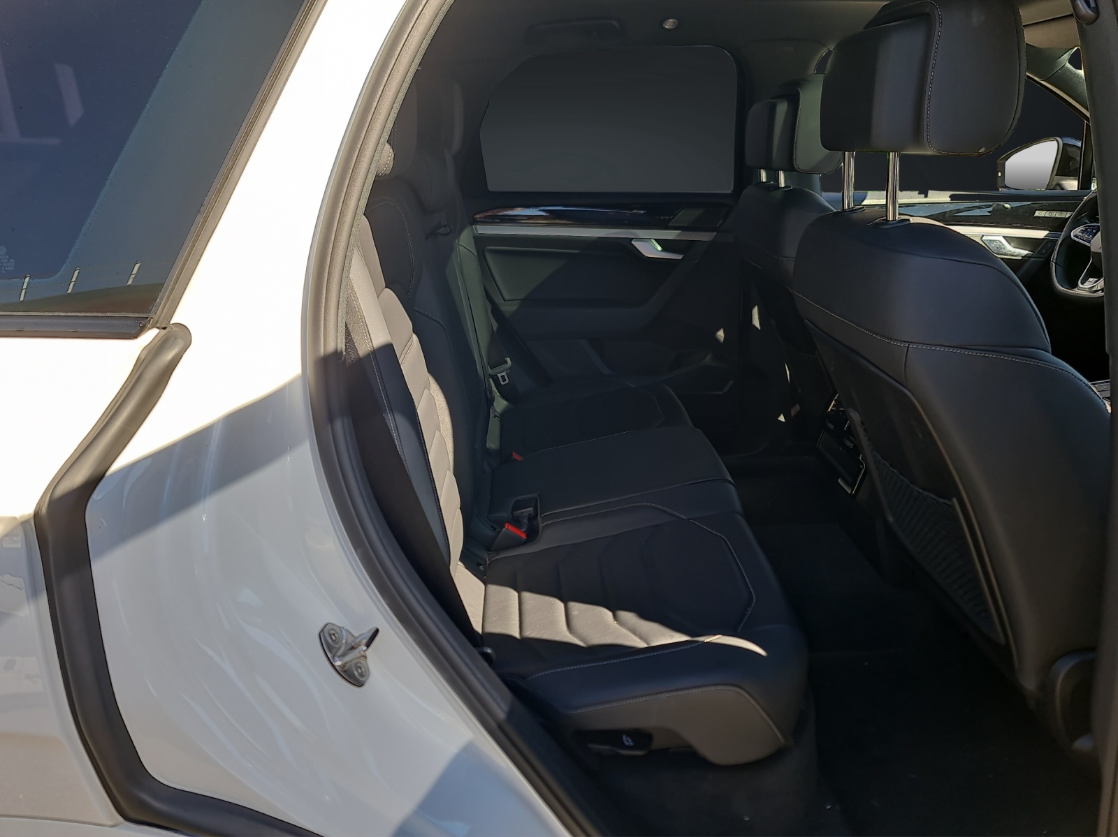 VW Touareg 3.0 TSI R-Line Tiptronic-image-9