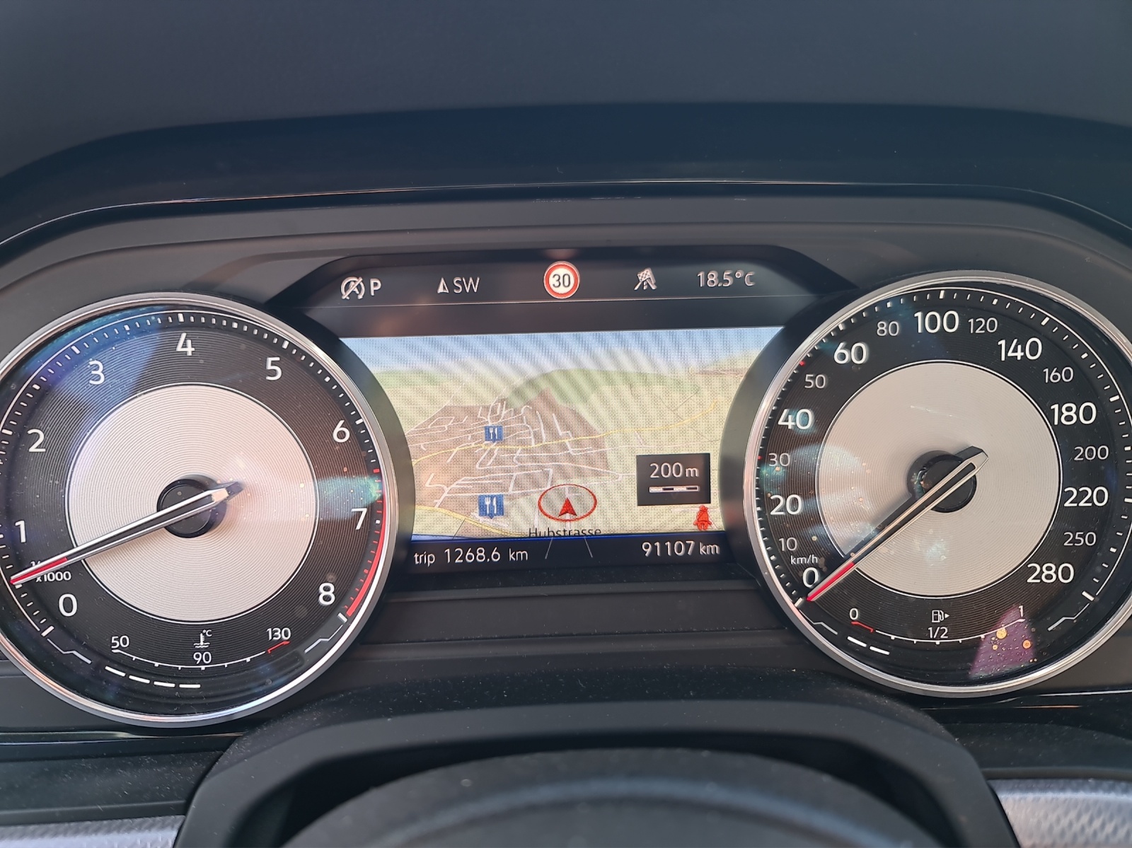 VW Touareg 3.0 TSI R-Line Tiptronic-image-15