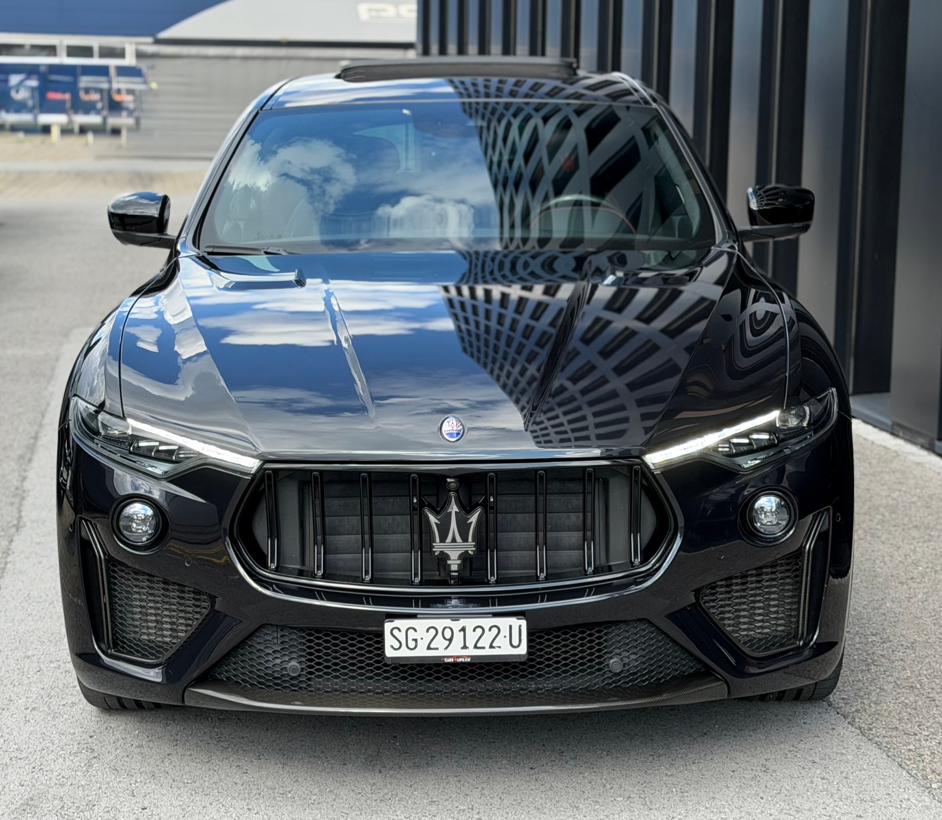 MASERATI Levante 3.8 V8 Trofeo ♦️Ferrari V8 Motor*Traumausstattung*1.Hand♦️-image-9