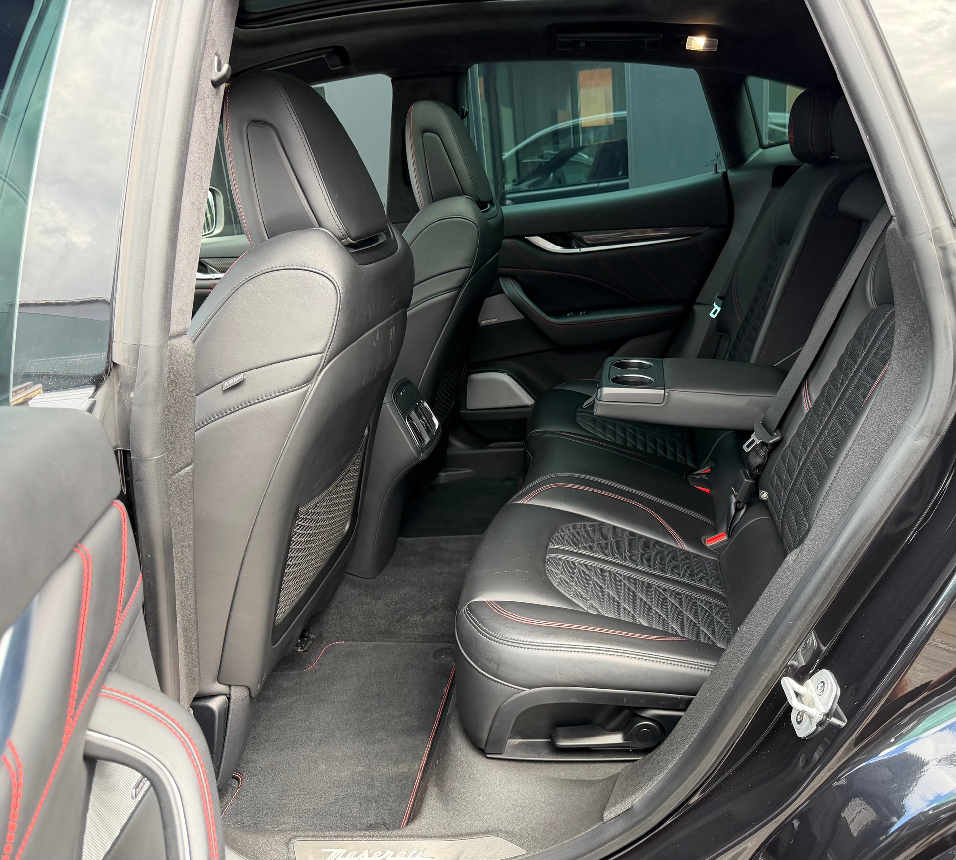 MASERATI Levante 3.8 V8 Trofeo ♦️Ferrari V8 Motor*Traumausstattung*1.Hand♦️-image-21