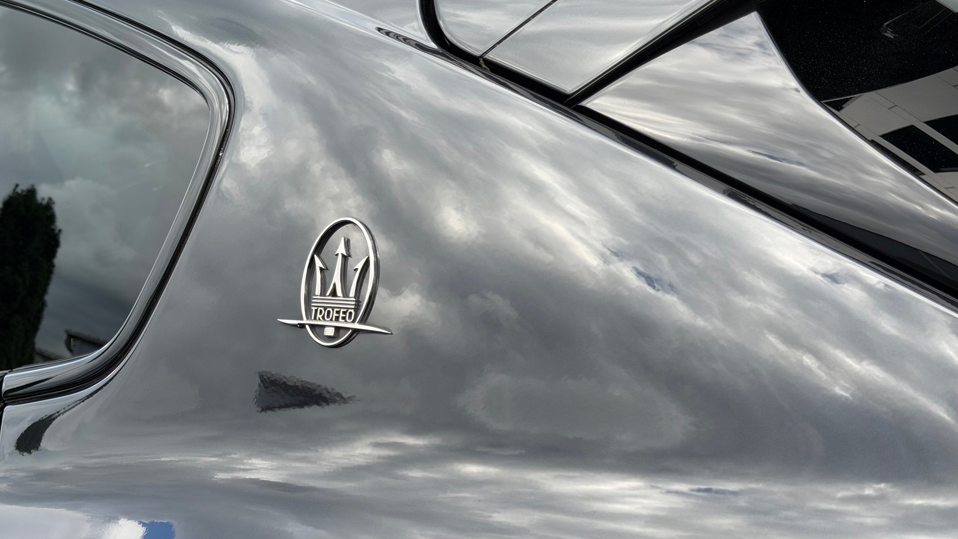 MASERATI Levante 3.8 V8 Trofeo ♦️Ferrari V8 Motor*Traumausstattung*1.Hand♦️-image-16