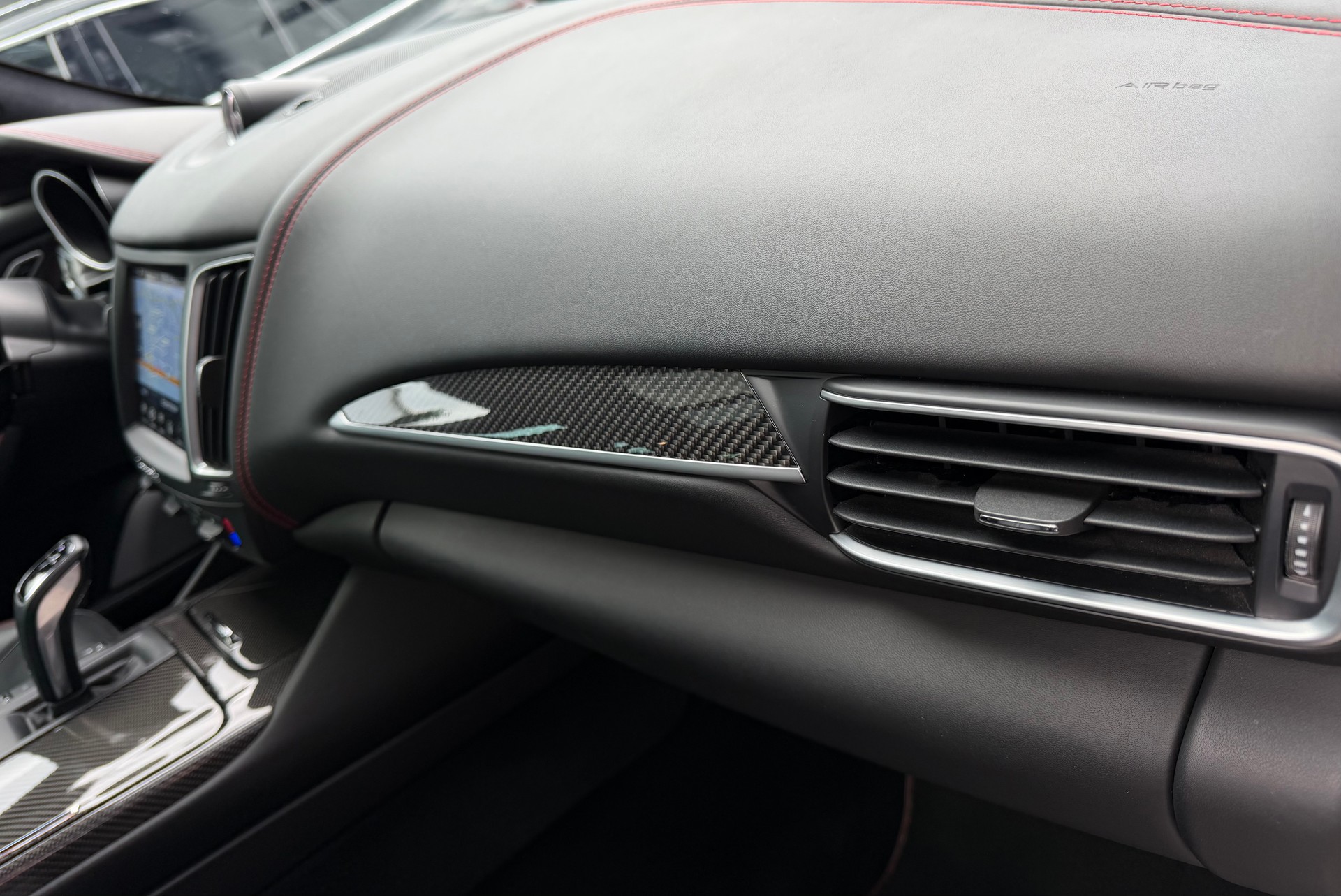 MASERATI Levante 3.8 V8 Trofeo ♦️Ferrari V8 Motor*Traumausstattung*1.Hand♦️-image-29