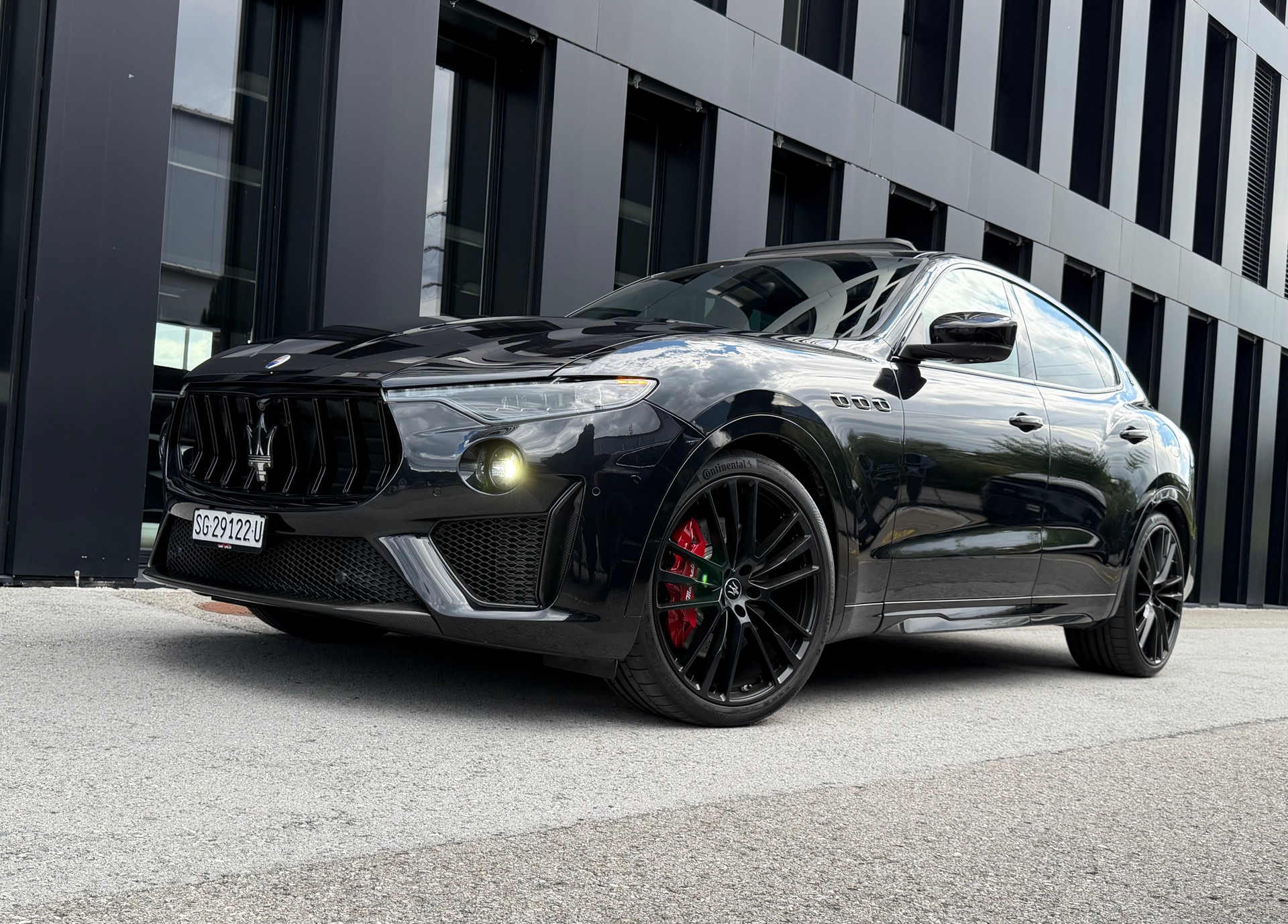 MASERATI Levante 3.8 V8 Trofeo ♦️Ferrari V8 Motor*Traumausstattung*1.Hand♦️-image-5