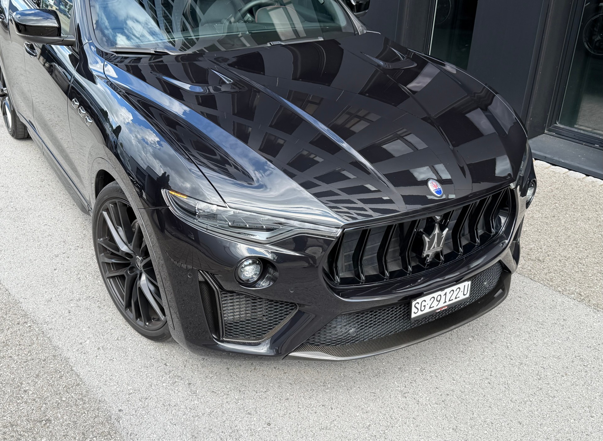 MASERATI Levante 3.8 V8 Trofeo ♦️Ferrari V8 Motor*Traumausstattung*1.Hand♦️-image-11