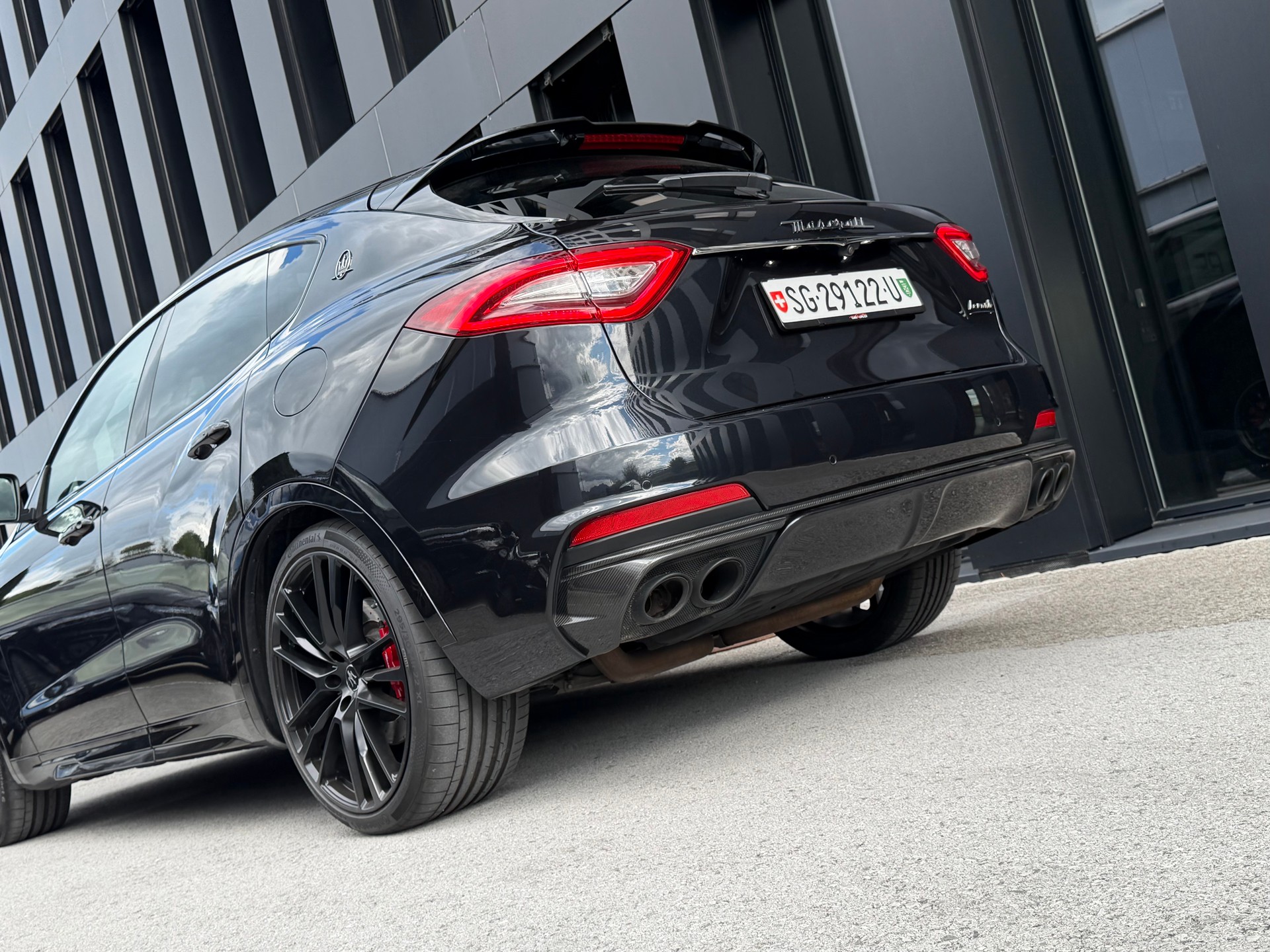 MASERATI Levante 3.8 V8 Trofeo ♦️Ferrari V8 Motor*Traumausstattung*1.Hand♦️-image-12