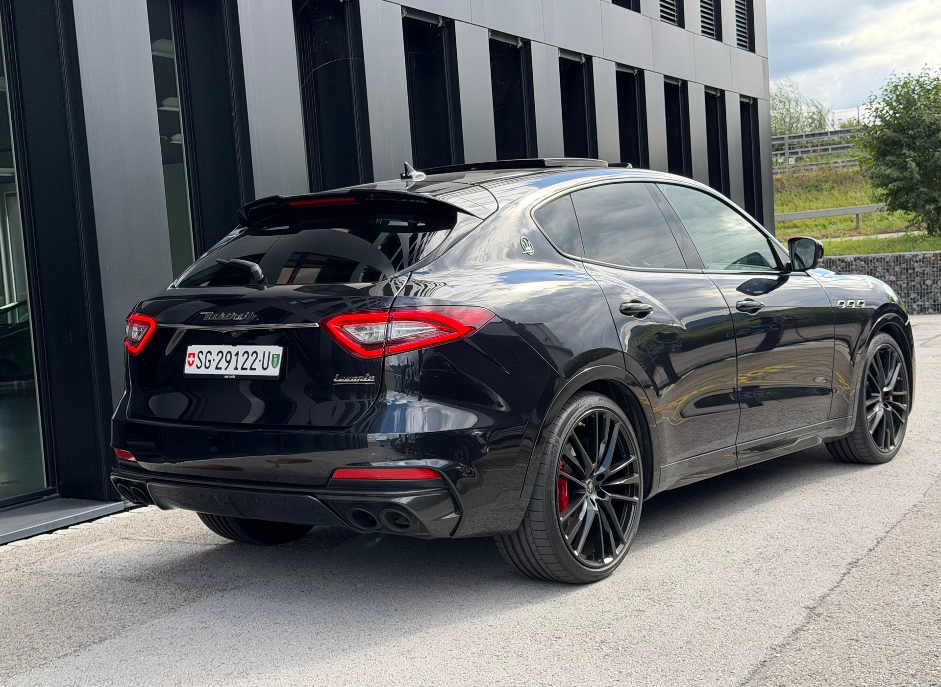MASERATI Levante 3.8 V8 Trofeo ♦️Ferrari V8 Motor*Traumausstattung*1.Hand♦️-image-14