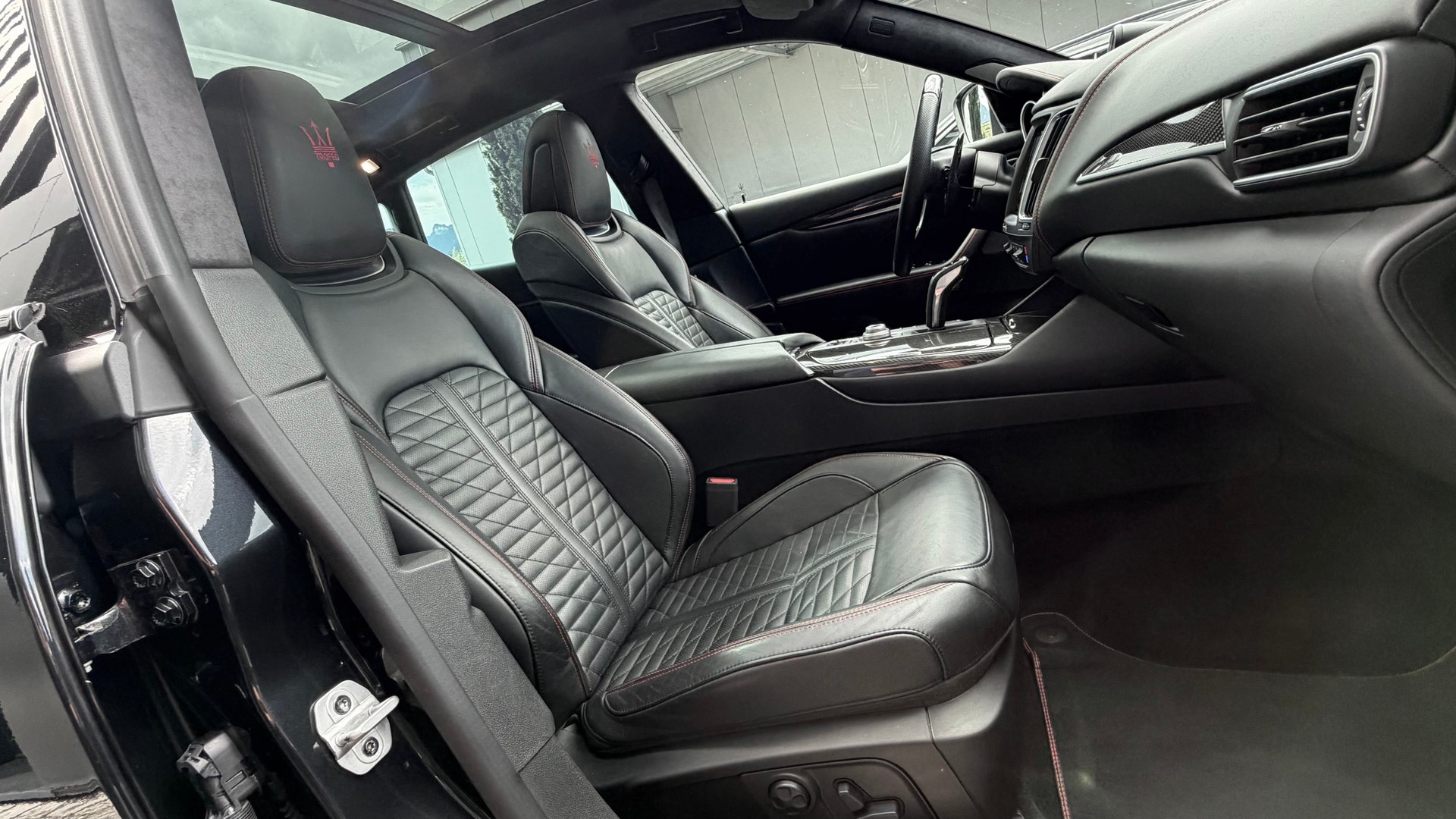 MASERATI Levante 3.8 V8 Trofeo ♦️Ferrari V8 Motor*Traumausstattung*1.Hand♦️-image-23