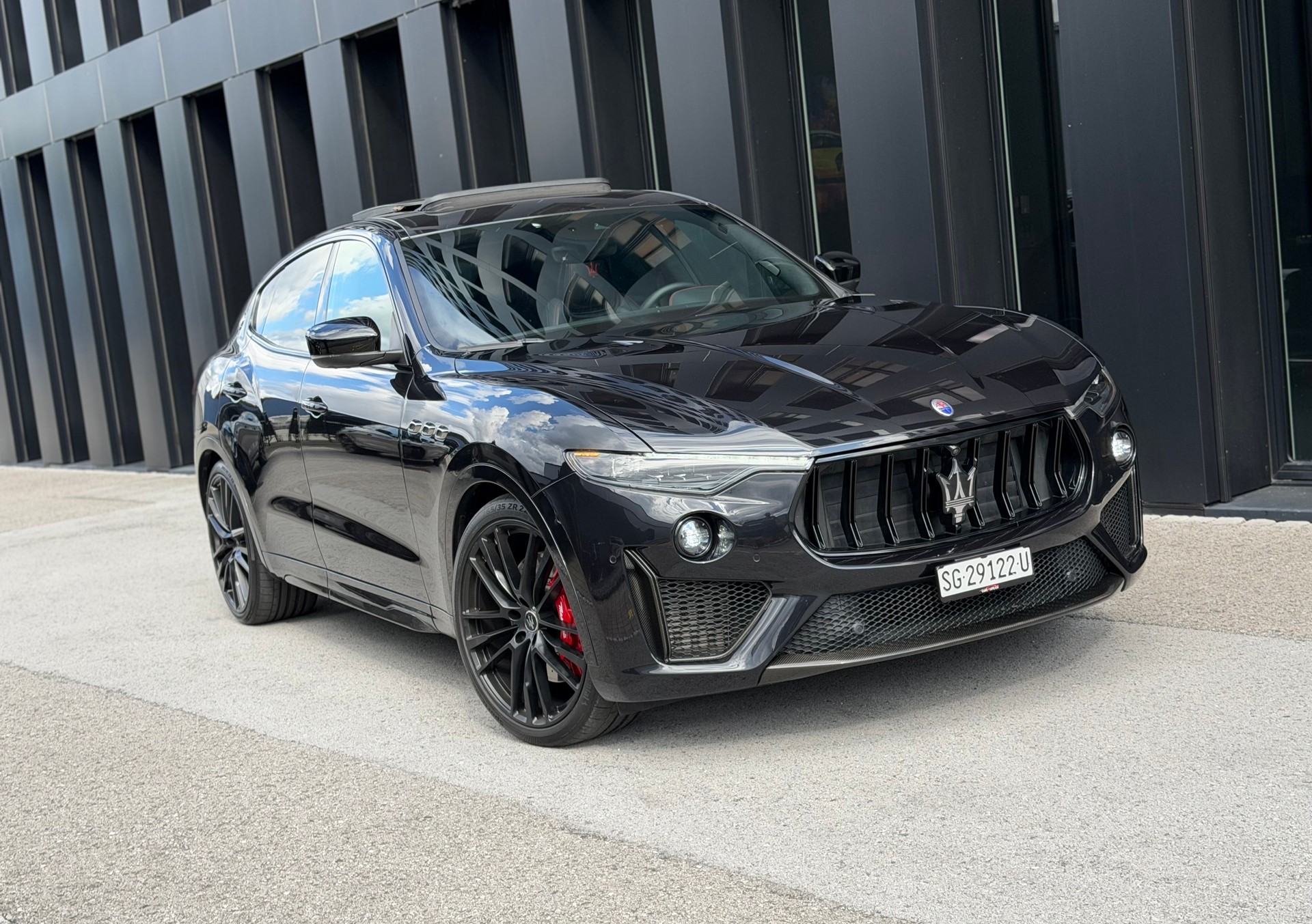 MASERATI Levante 3.8 V8 Trofeo ♦️Ferrari V8 Motor*Traumausstattung*1.Hand♦️