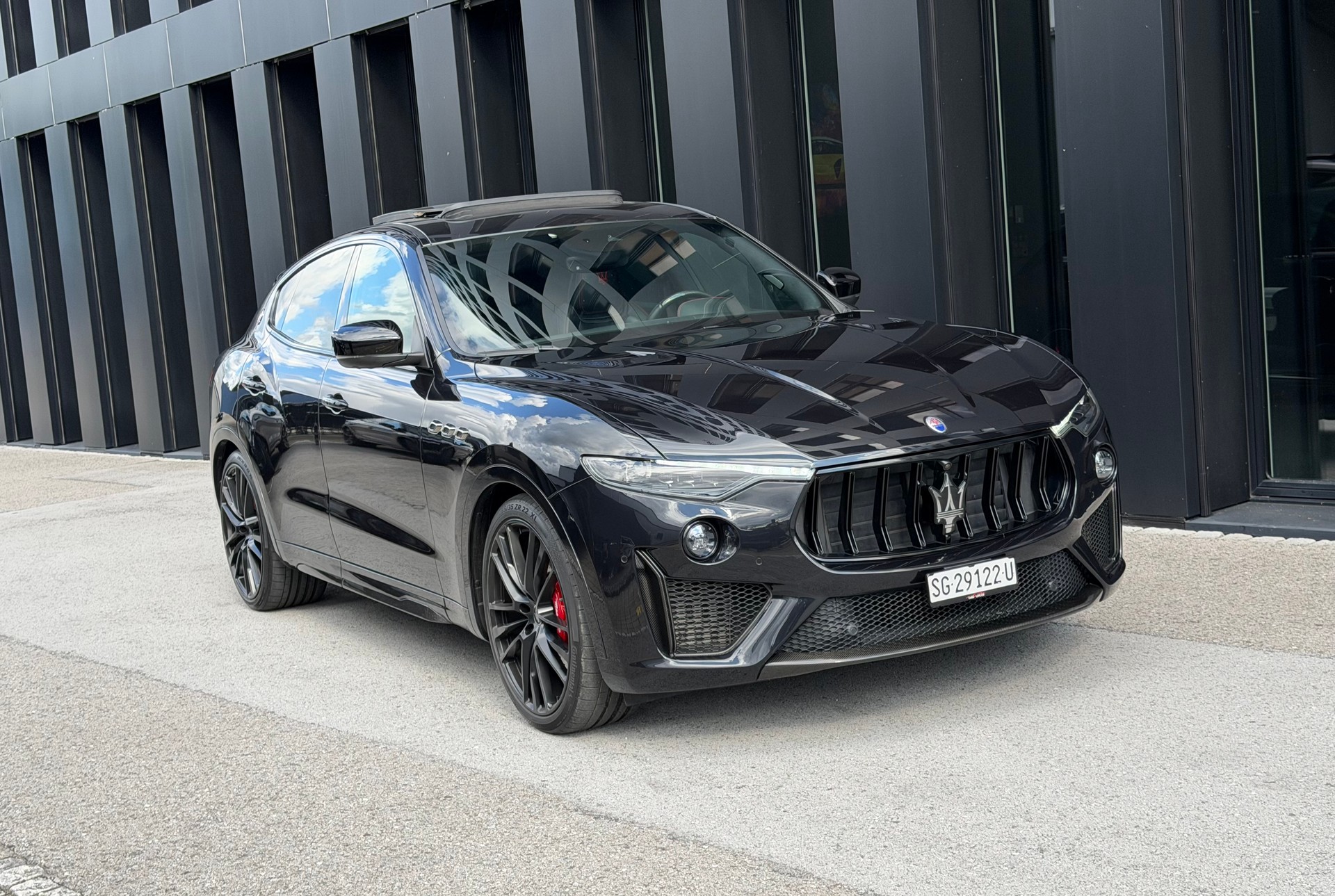 MASERATI Levante 3.8 V8 Trofeo ♦️Ferrari V8 Motor*Traumausstattung*1.Hand♦️-image-7