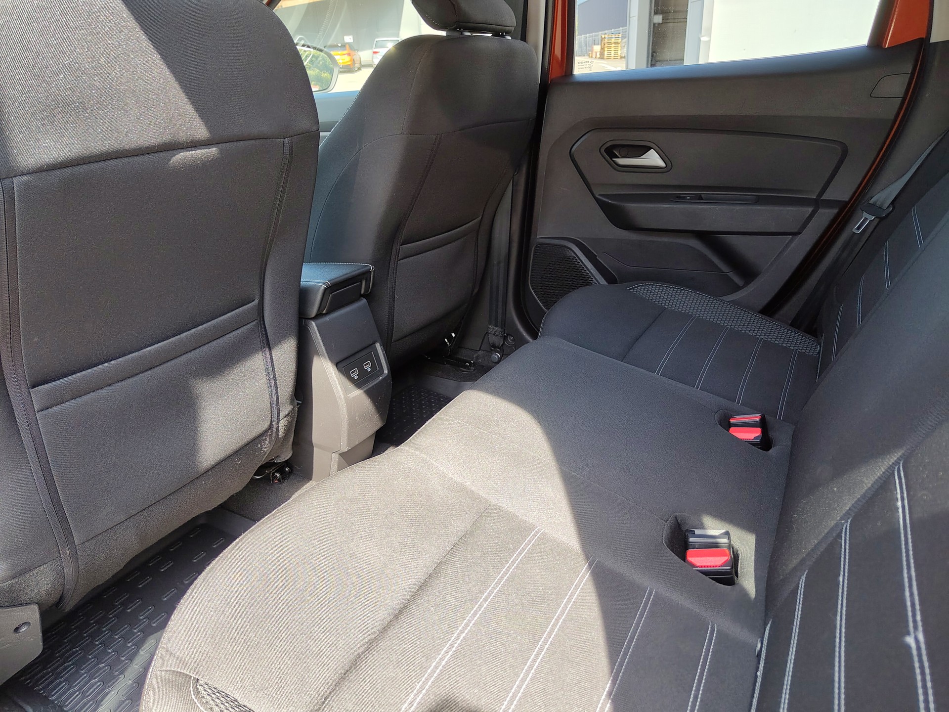 DACIA Duster TCe 150 Journey+ 4x4-image-8