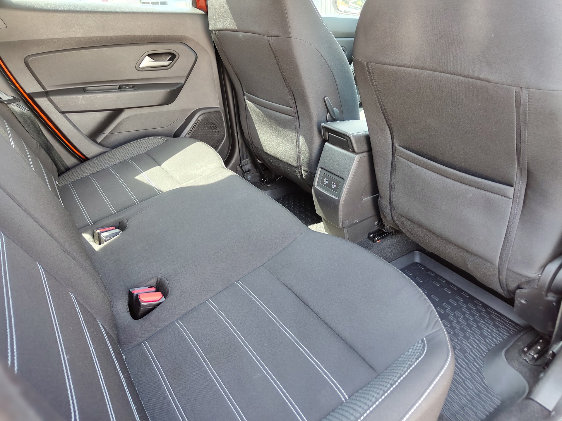 DACIA Duster TCe 150 Journey+ 4x4-image-9