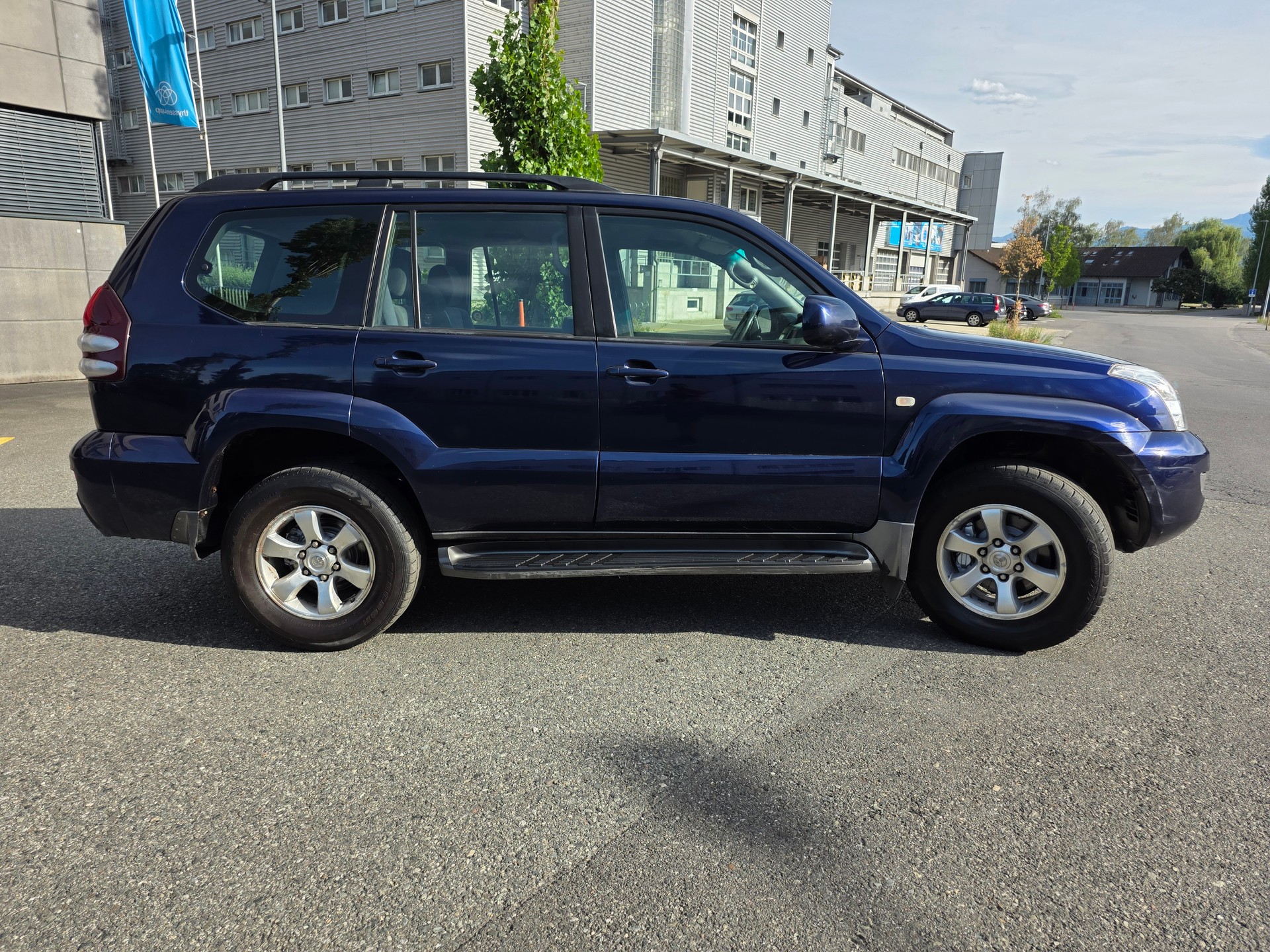 TOYOTA LAND CRUISER-image-1