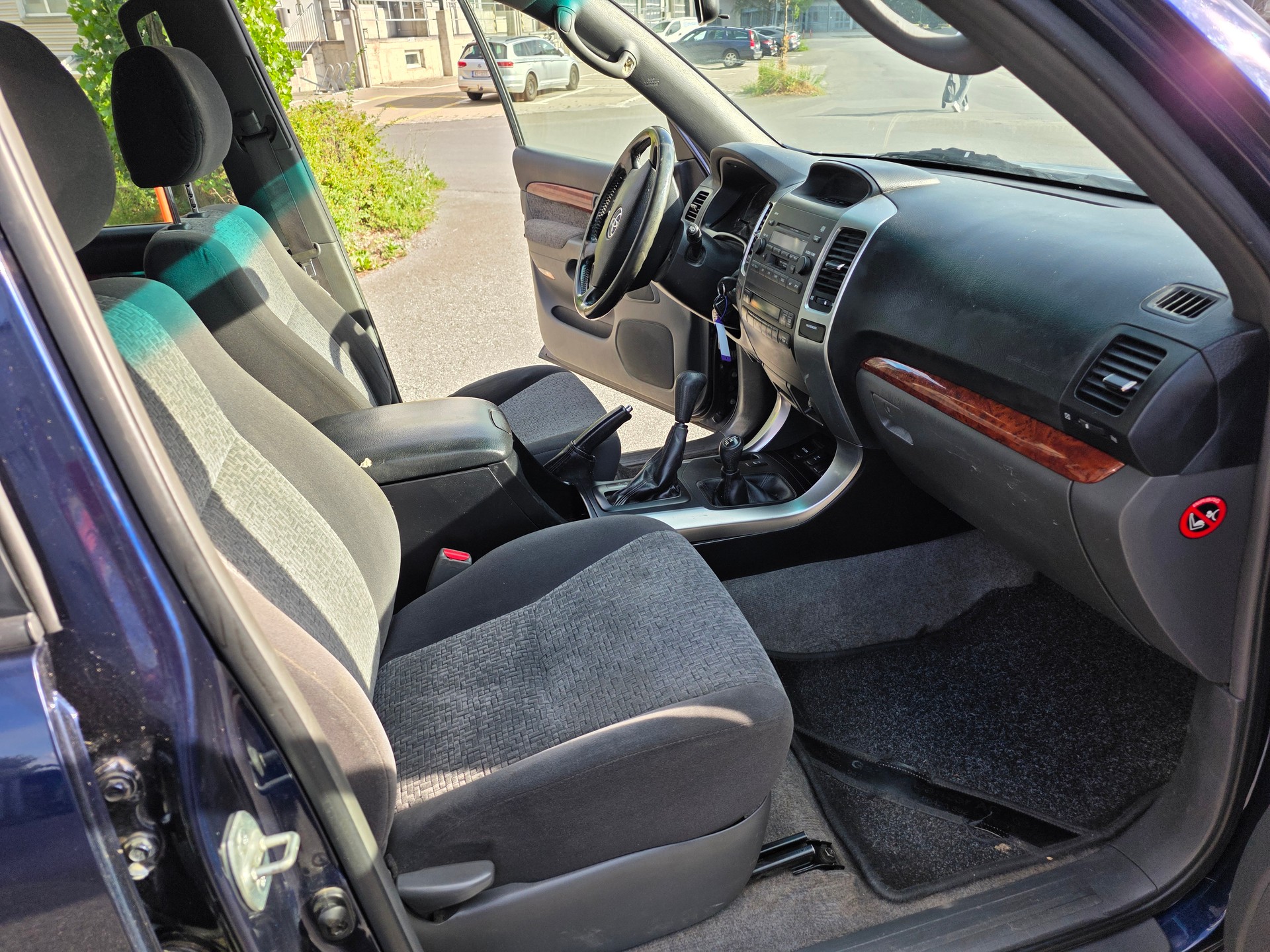 TOYOTA LAND CRUISER-image-11