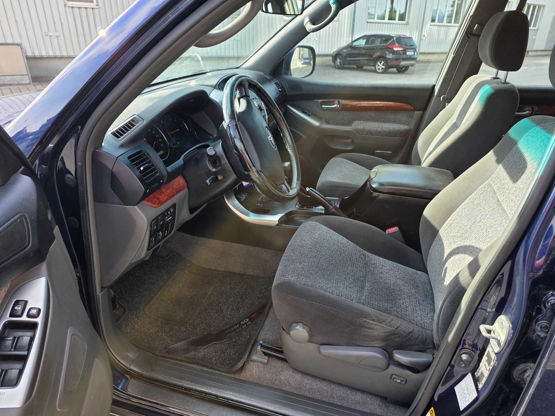 TOYOTA LAND CRUISER-image-7