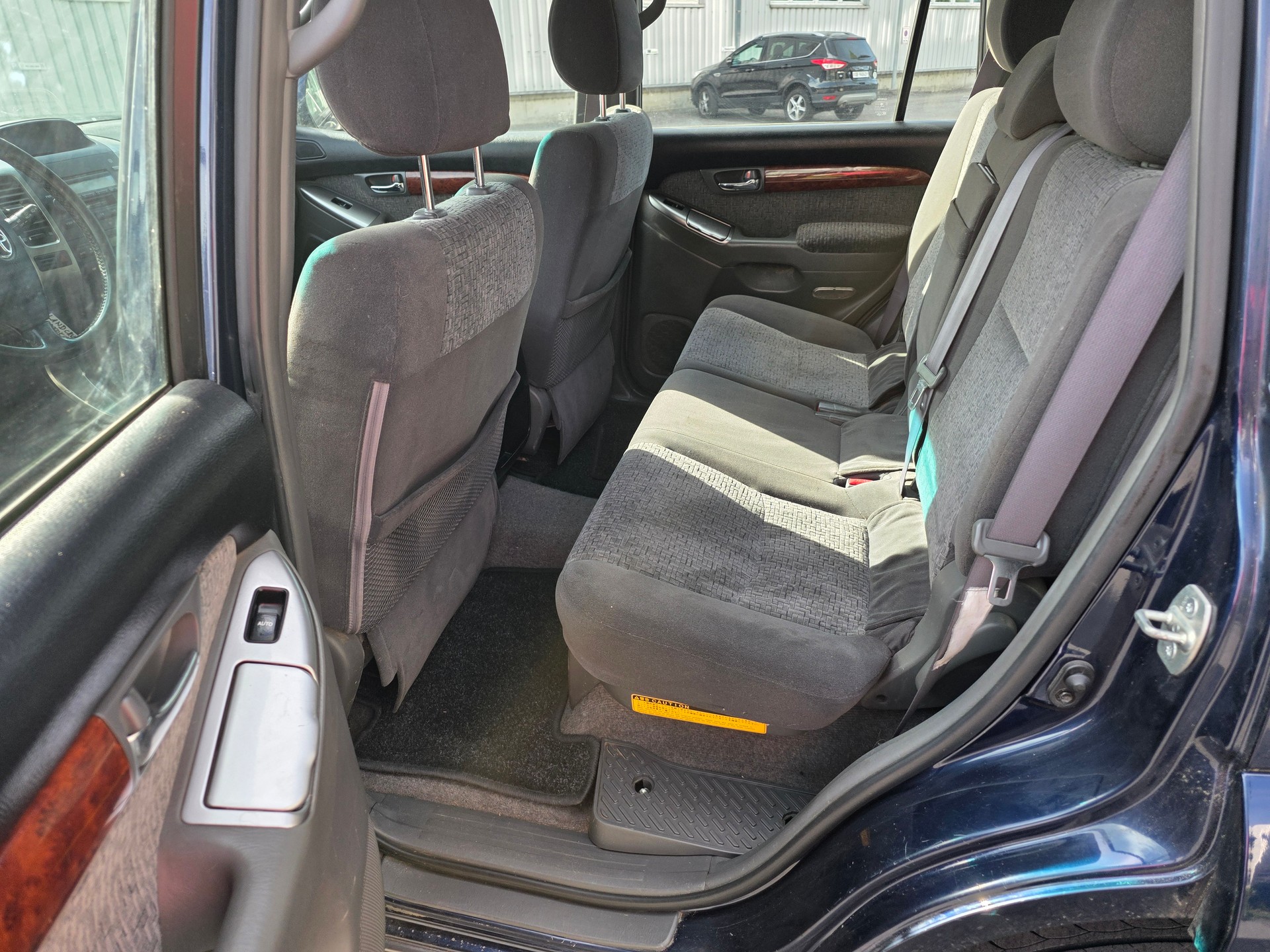 TOYOTA LAND CRUISER-image-8