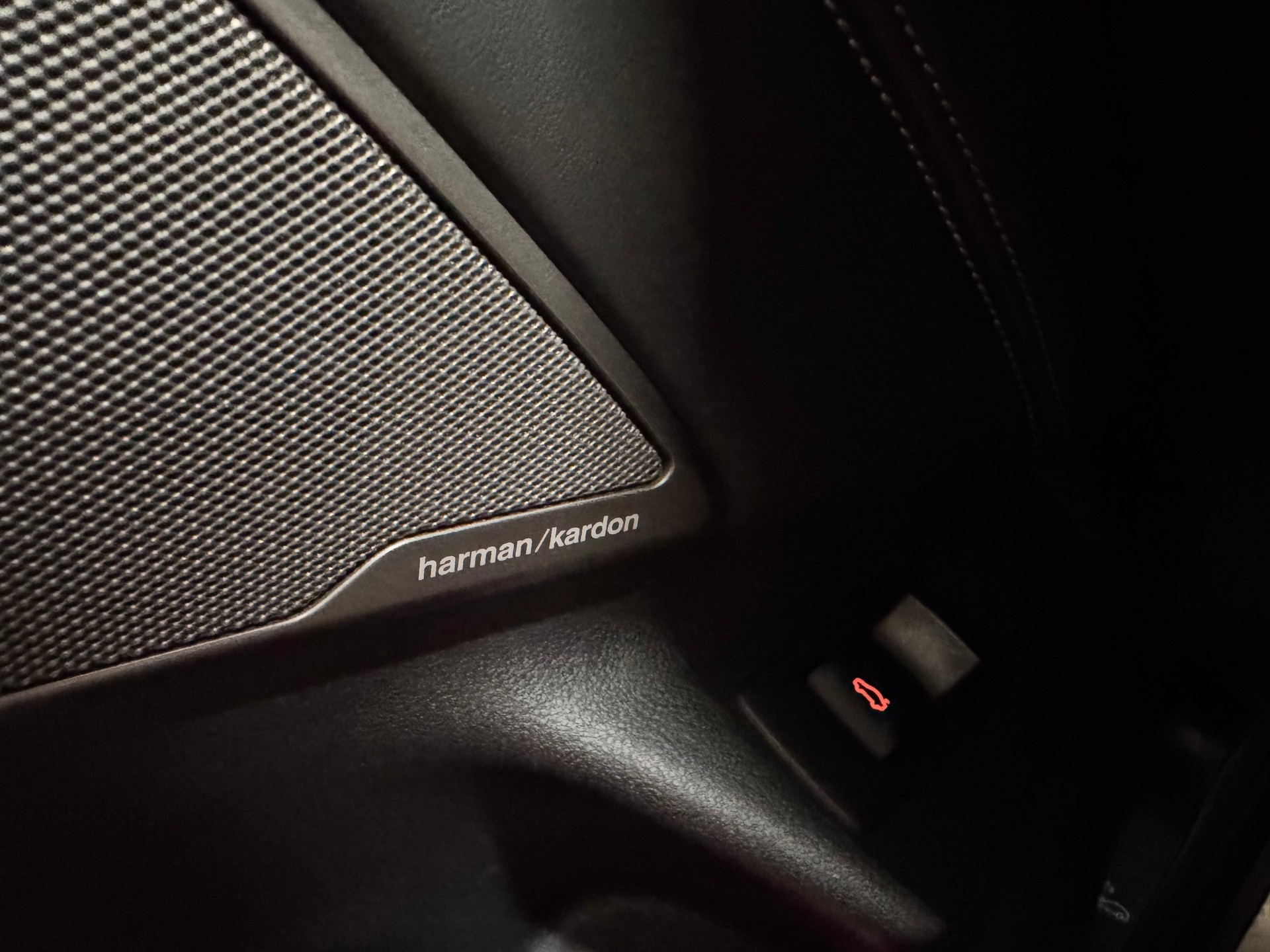 BMW M550i xDrive Steptronic(11)(M)-image-21