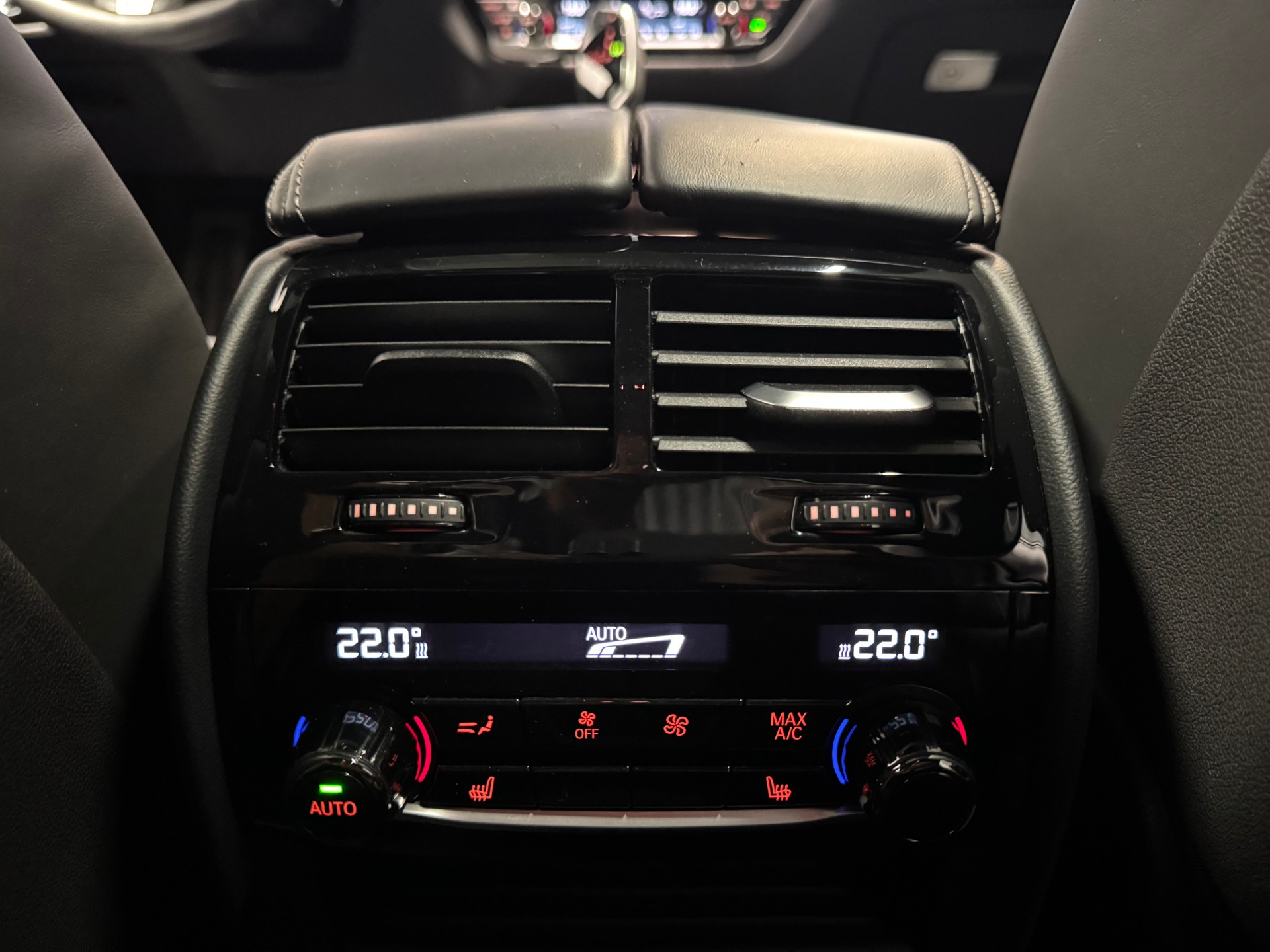 BMW M550i xDrive Steptronic(11)(M)-image-23