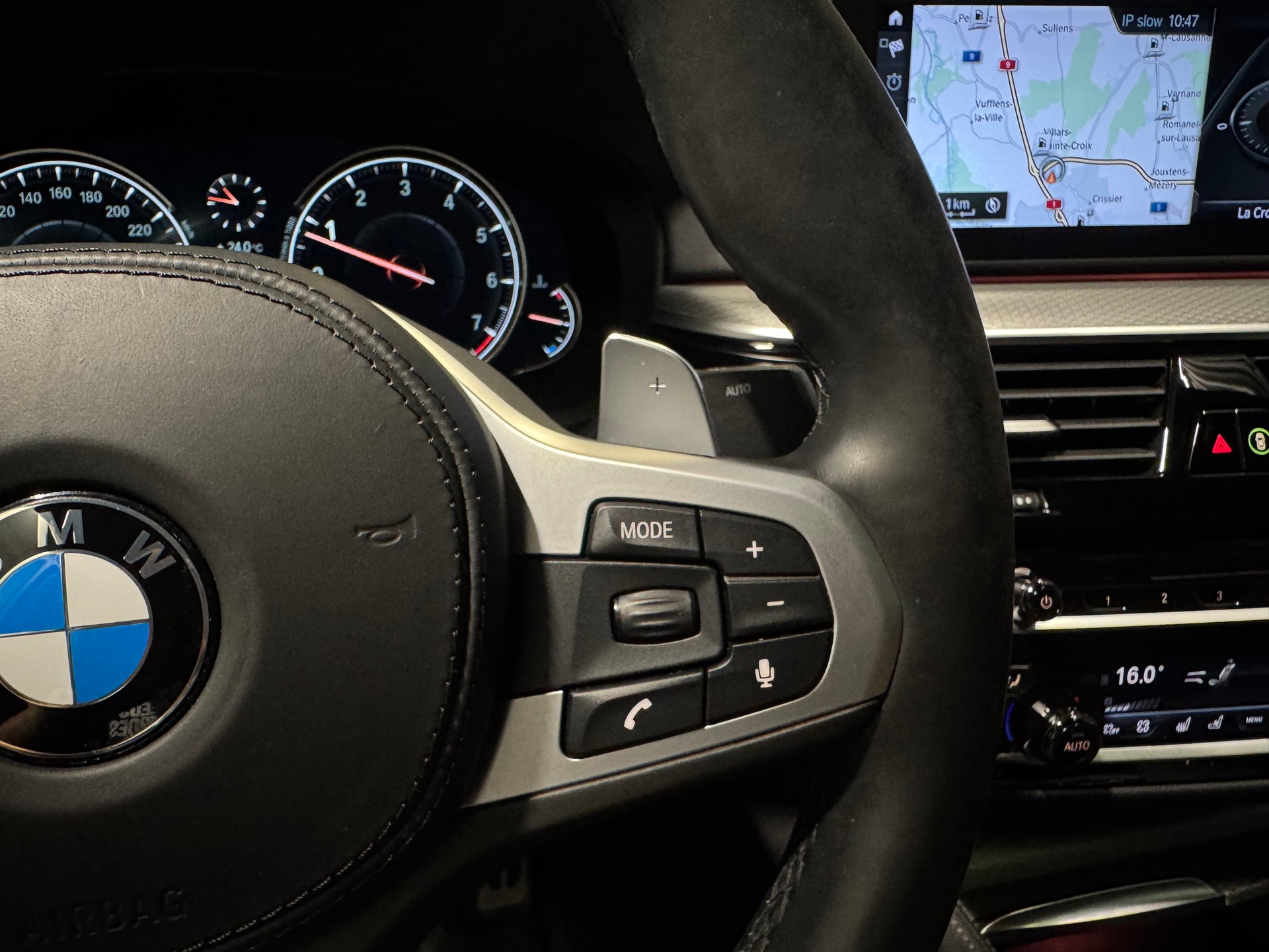 BMW M550i xDrive Steptronic(11)(M)-image-12