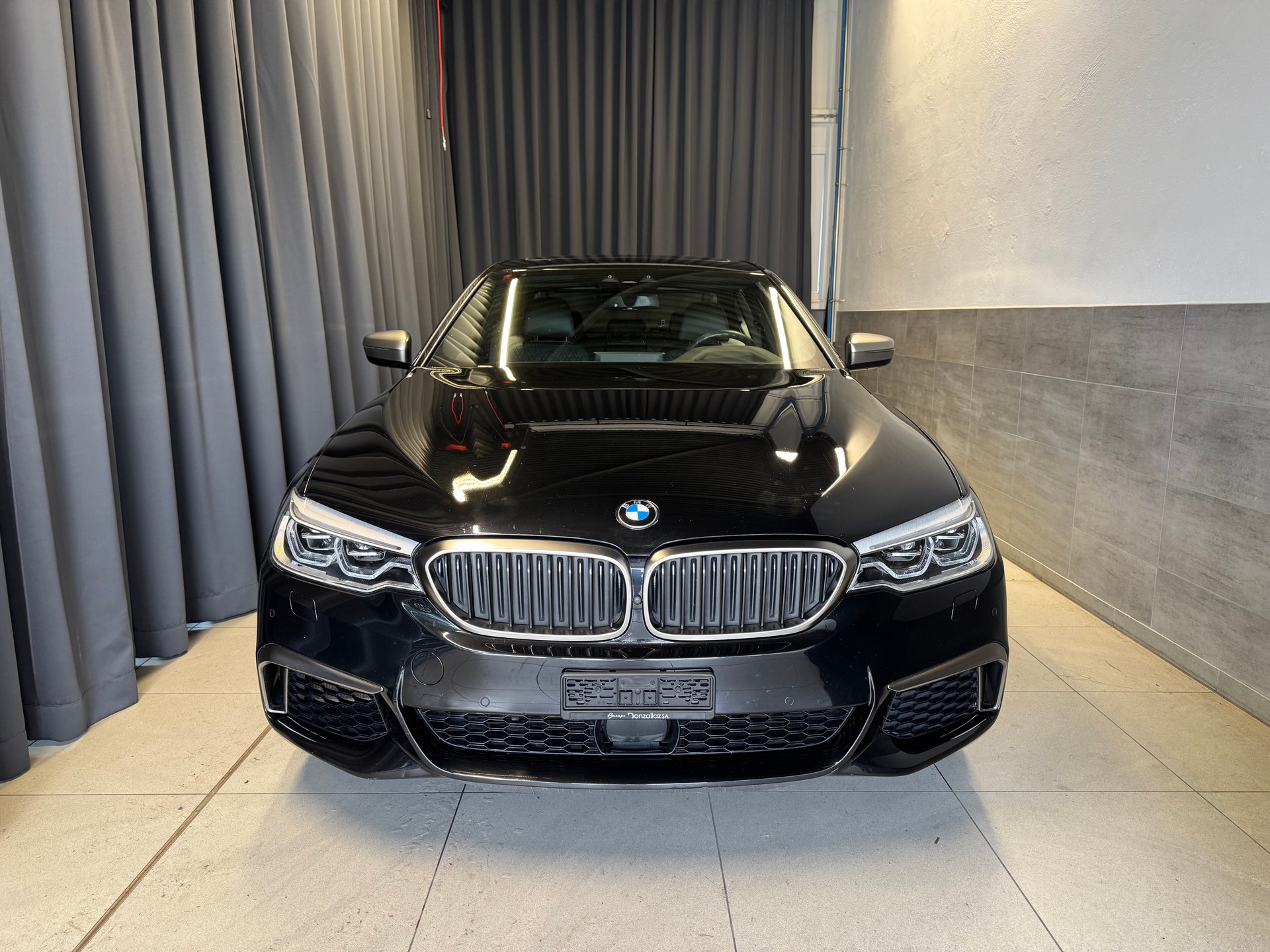 BMW M550i xDrive Steptronic(11)(M)-image-1