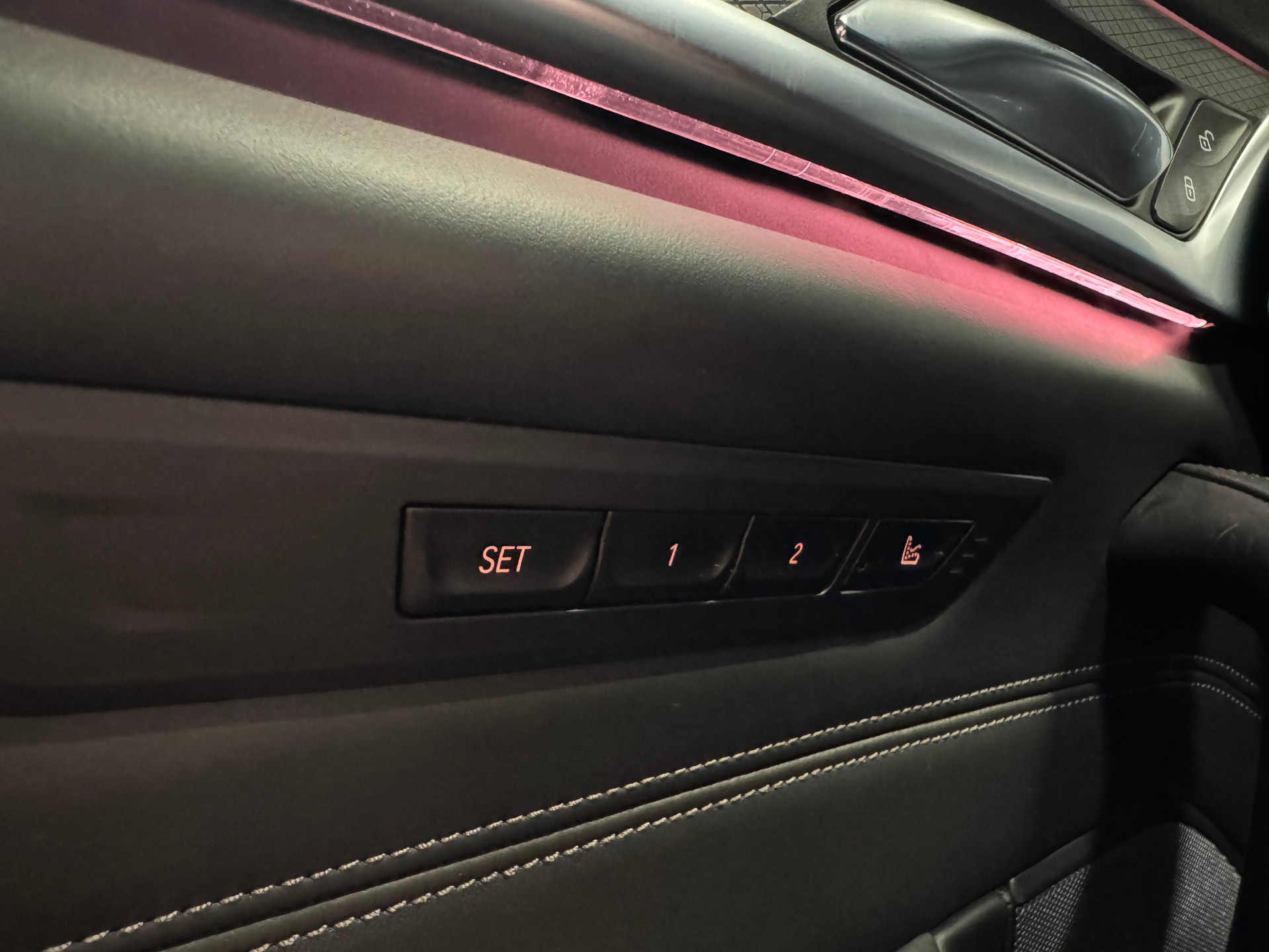 BMW M550i xDrive Steptronic(11)(M)-image-22
