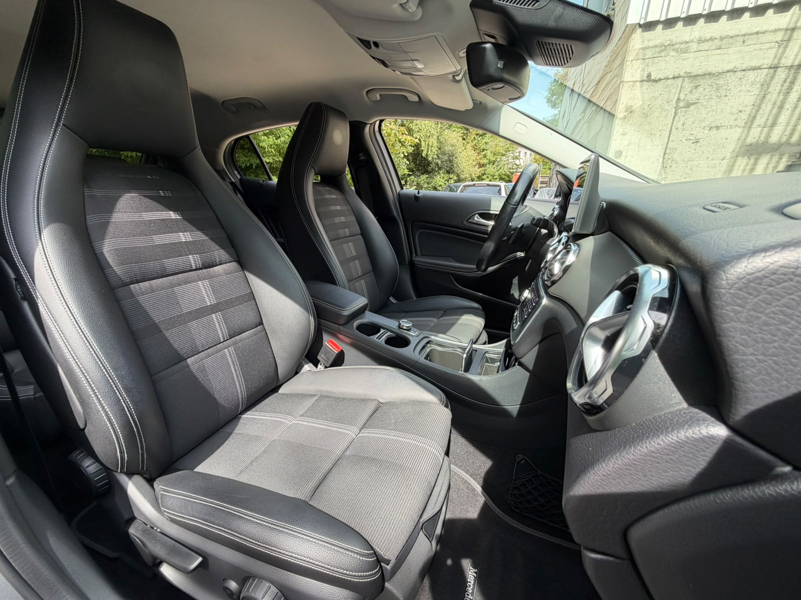 MERCEDES-BENZ GLA 200 Night Star 7G-DCT-image-17