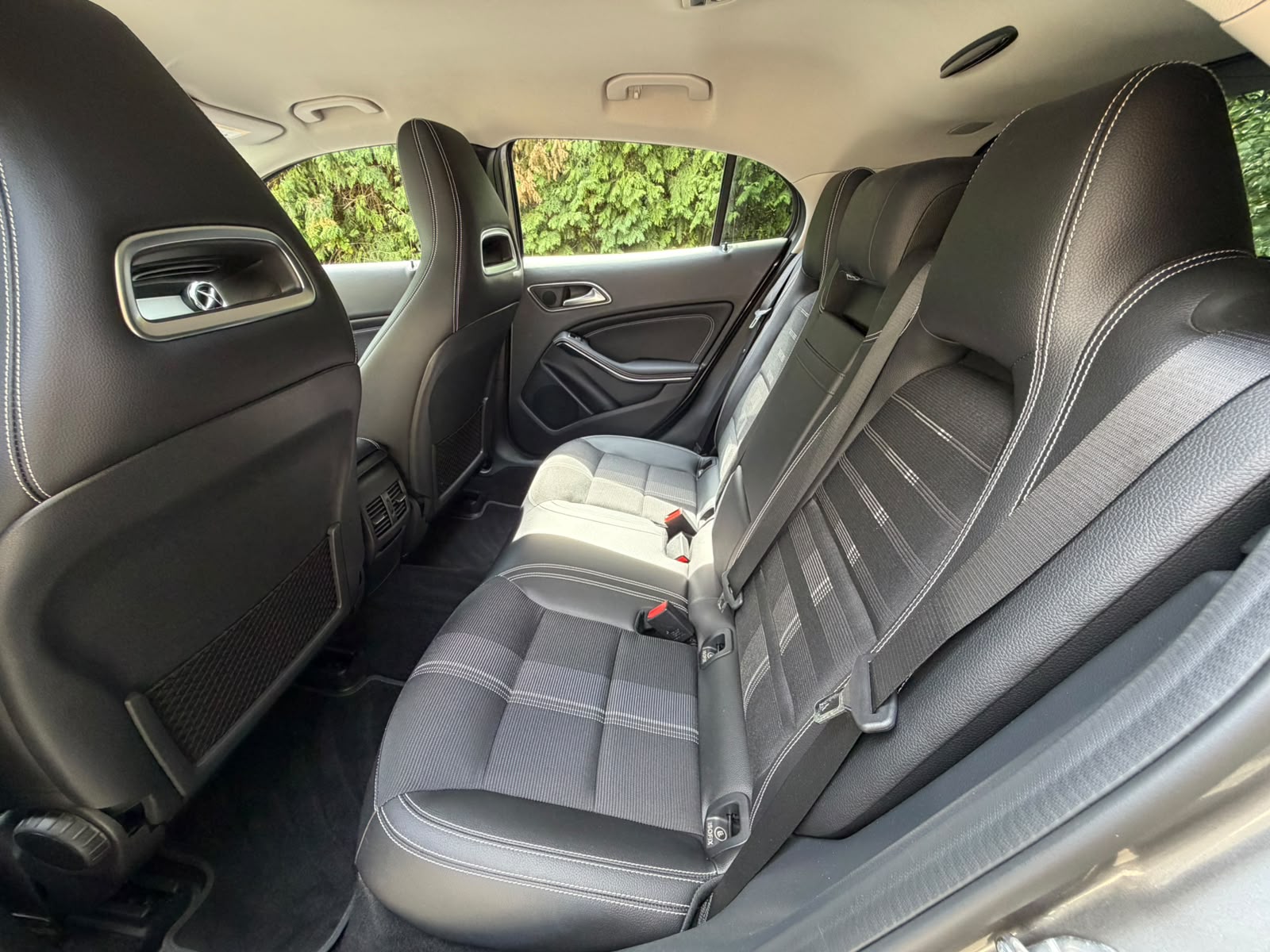 MERCEDES-BENZ GLA 200 Night Star 7G-DCT-image-12
