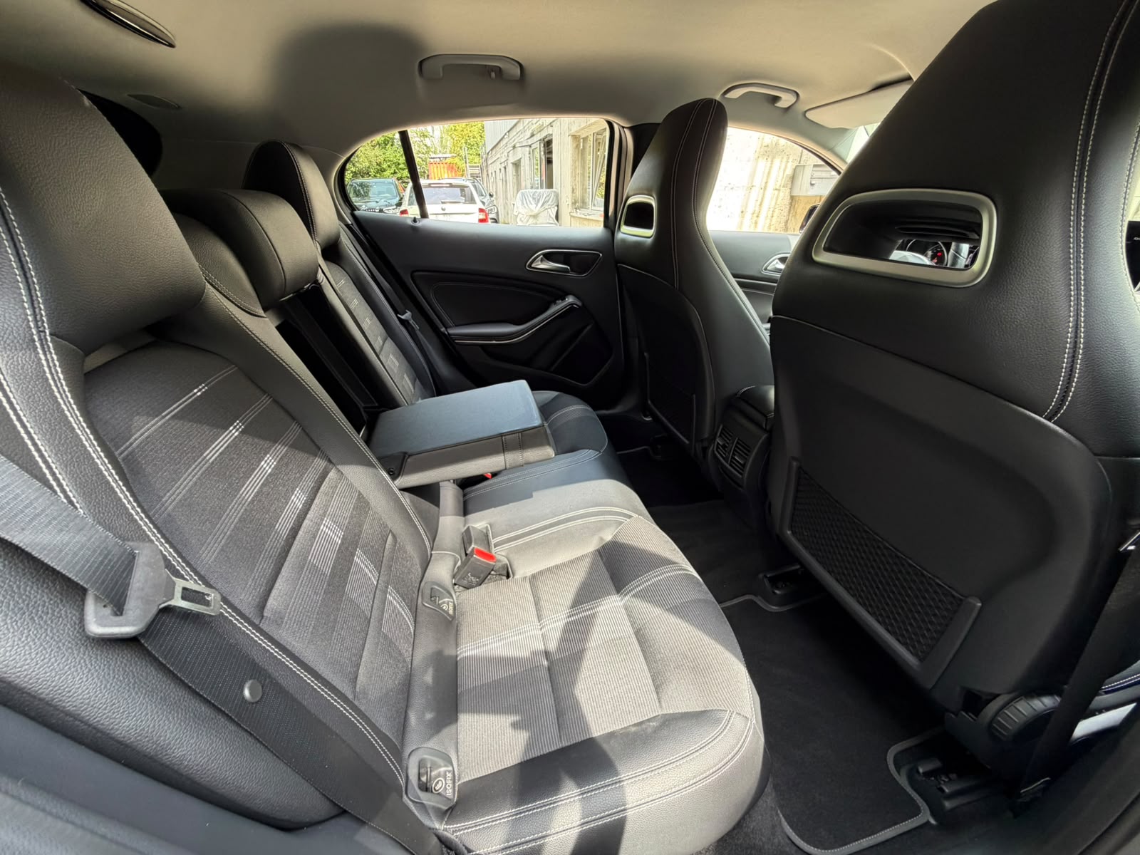 MERCEDES-BENZ GLA 200 Night Star 7G-DCT-image-15