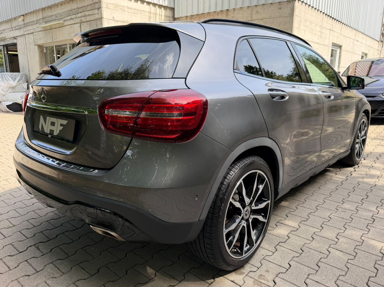 MERCEDES-BENZ GLA 200 Night Star 7G-DCT-image-4
