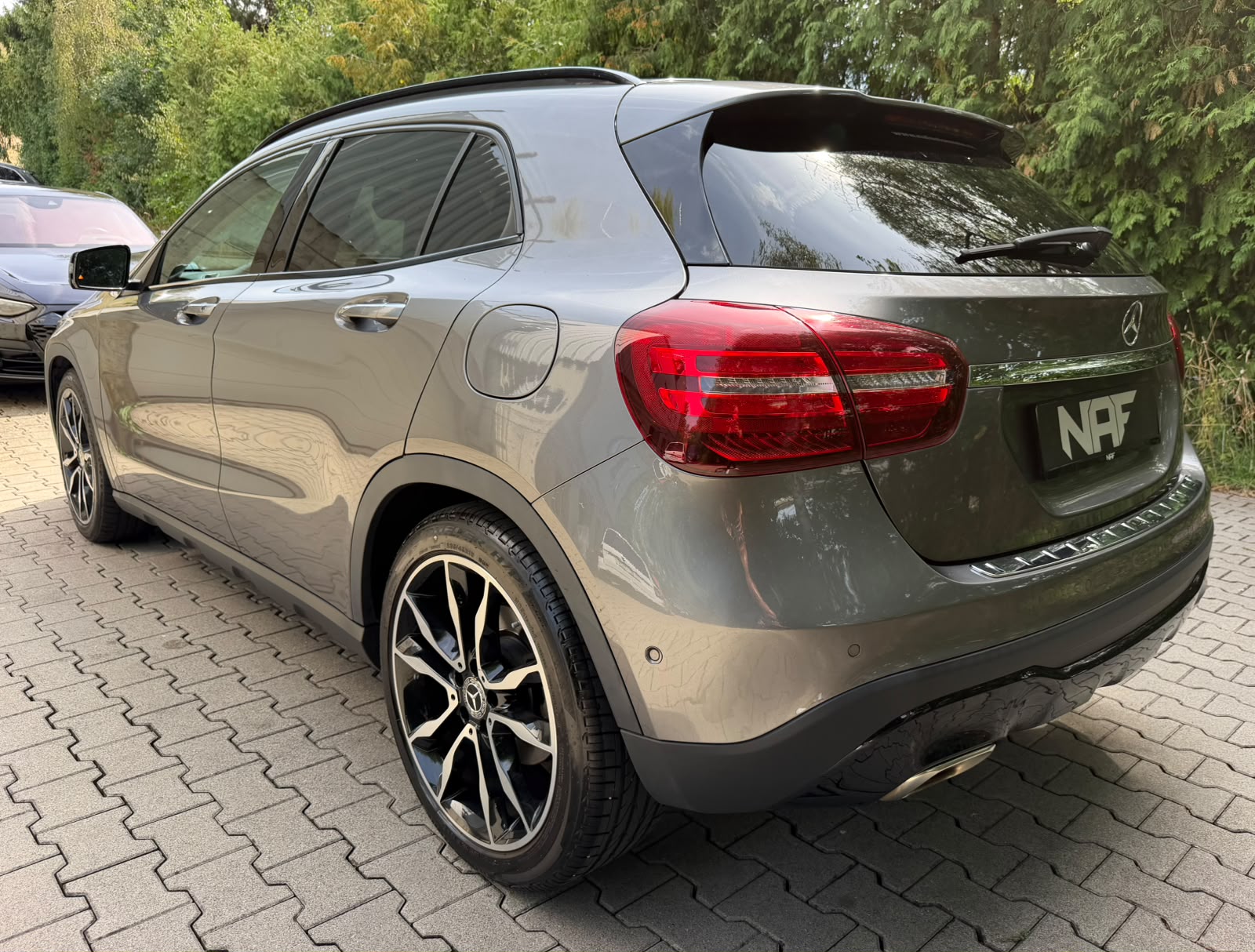 MERCEDES-BENZ GLA 200 Night Star 7G-DCT-image-2