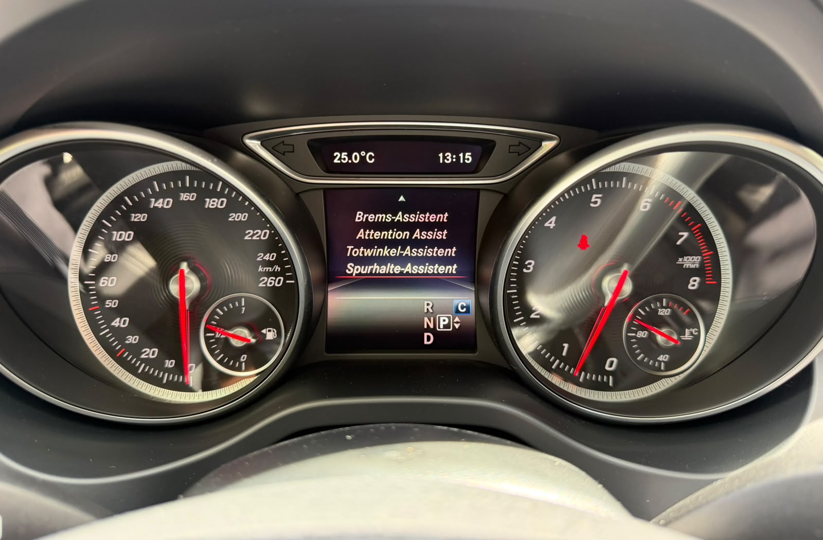 MERCEDES-BENZ GLA 200 Night Star 7G-DCT-image-27