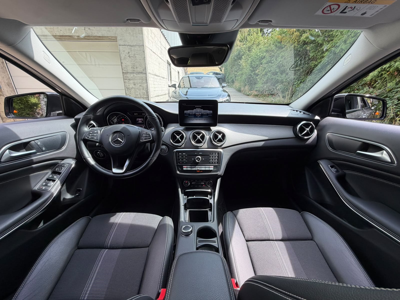 MERCEDES-BENZ GLA 200 Night Star 7G-DCT-image-20