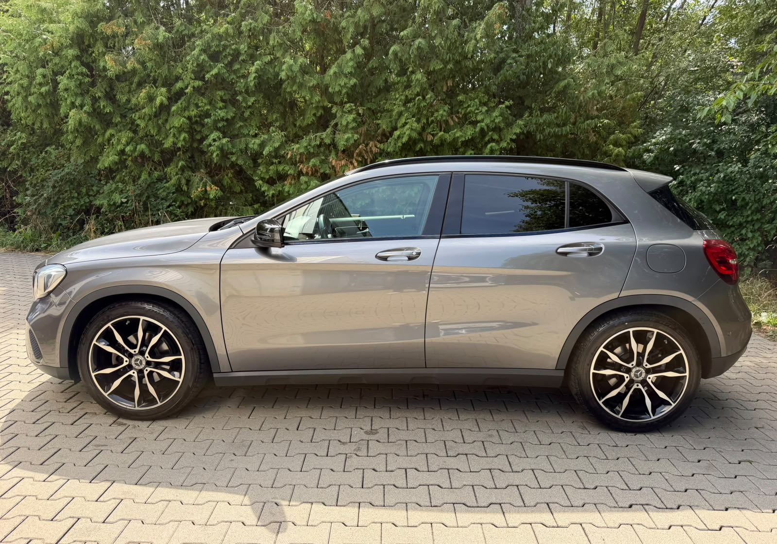 MERCEDES-BENZ GLA 200 Night Star 7G-DCT-image-1