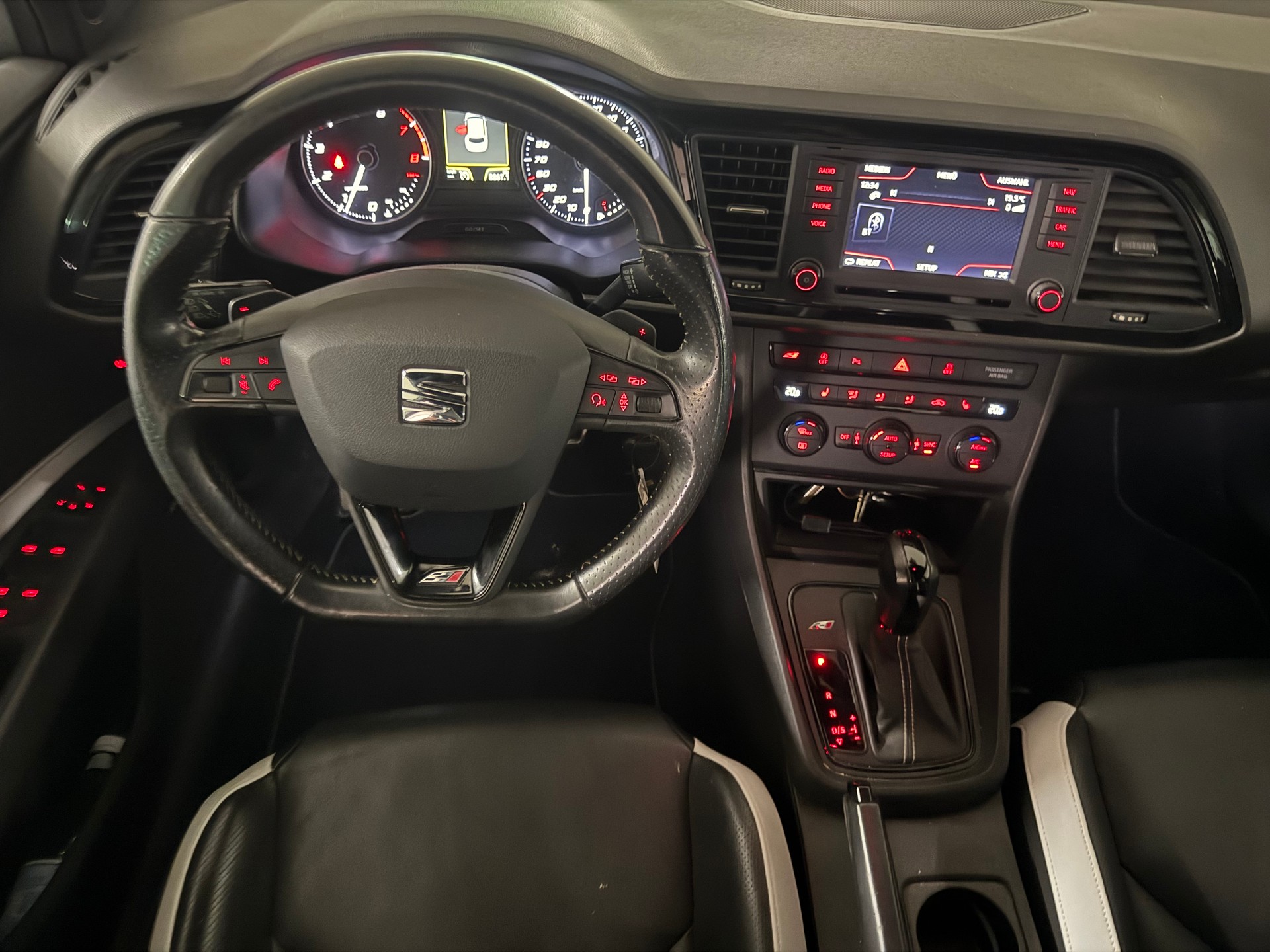 SEAT Leon 2.0 TSI Cupra 280 DSG-image-11