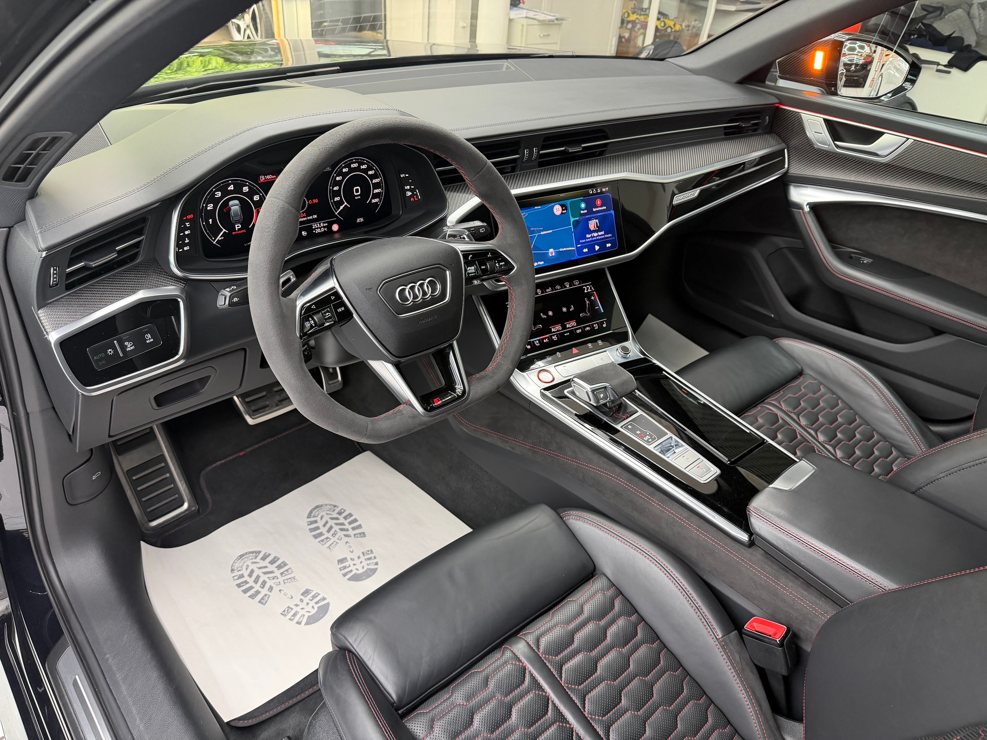 AUDI RS6 Avant 4.0 V8 TFSI quattro T-Tronic-image-11