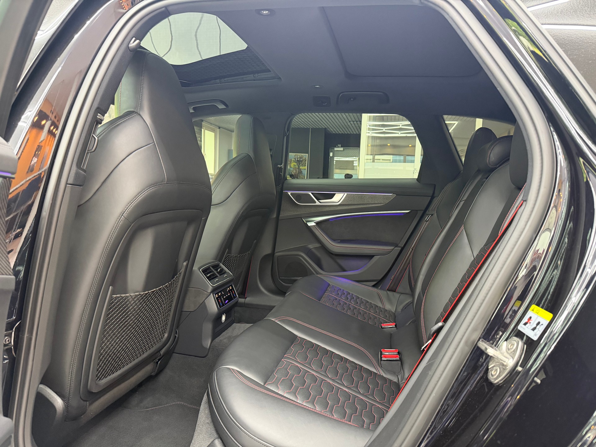 AUDI RS6 Avant 4.0 V8 TFSI quattro T-Tronic-image-13