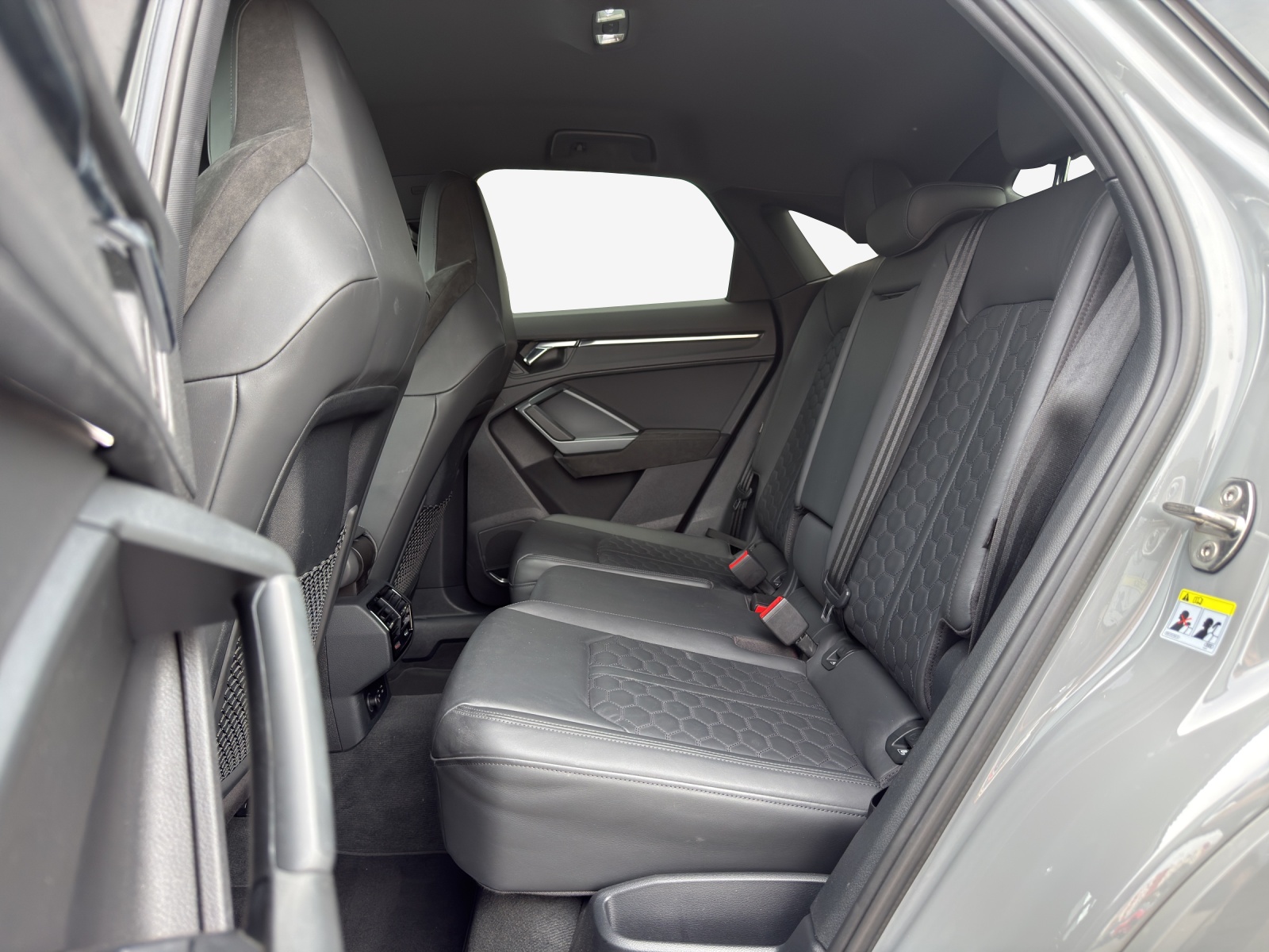 AUDI RS Q3 Sportback quattro S tronic-image-10