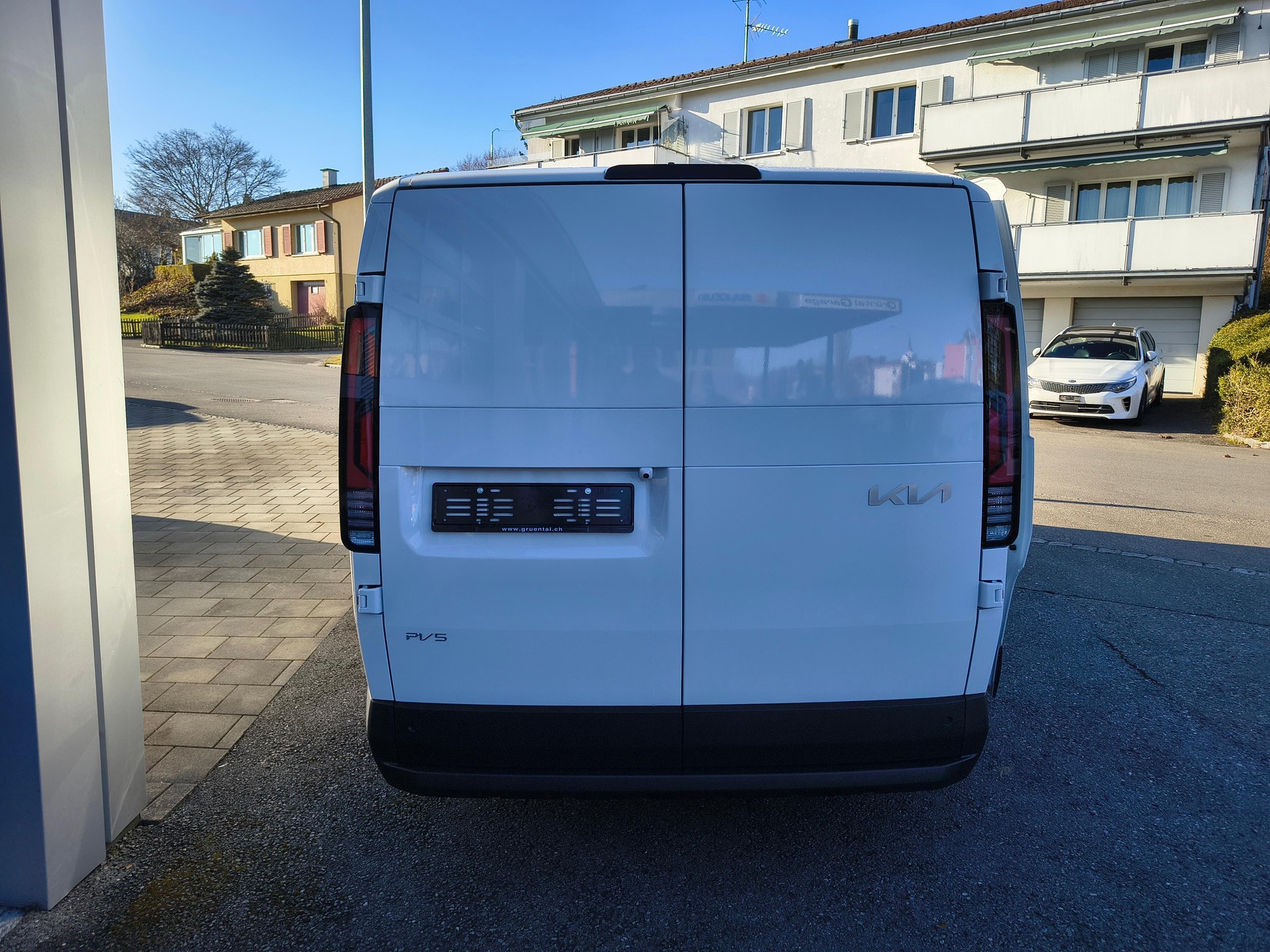 KIA PV5 Cargo 71.2 kWh Plus-image-4