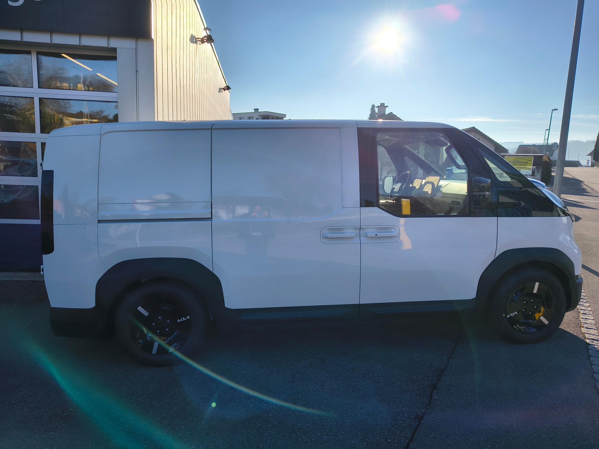 KIA PV5 Cargo 71.2 kWh Plus-image-3