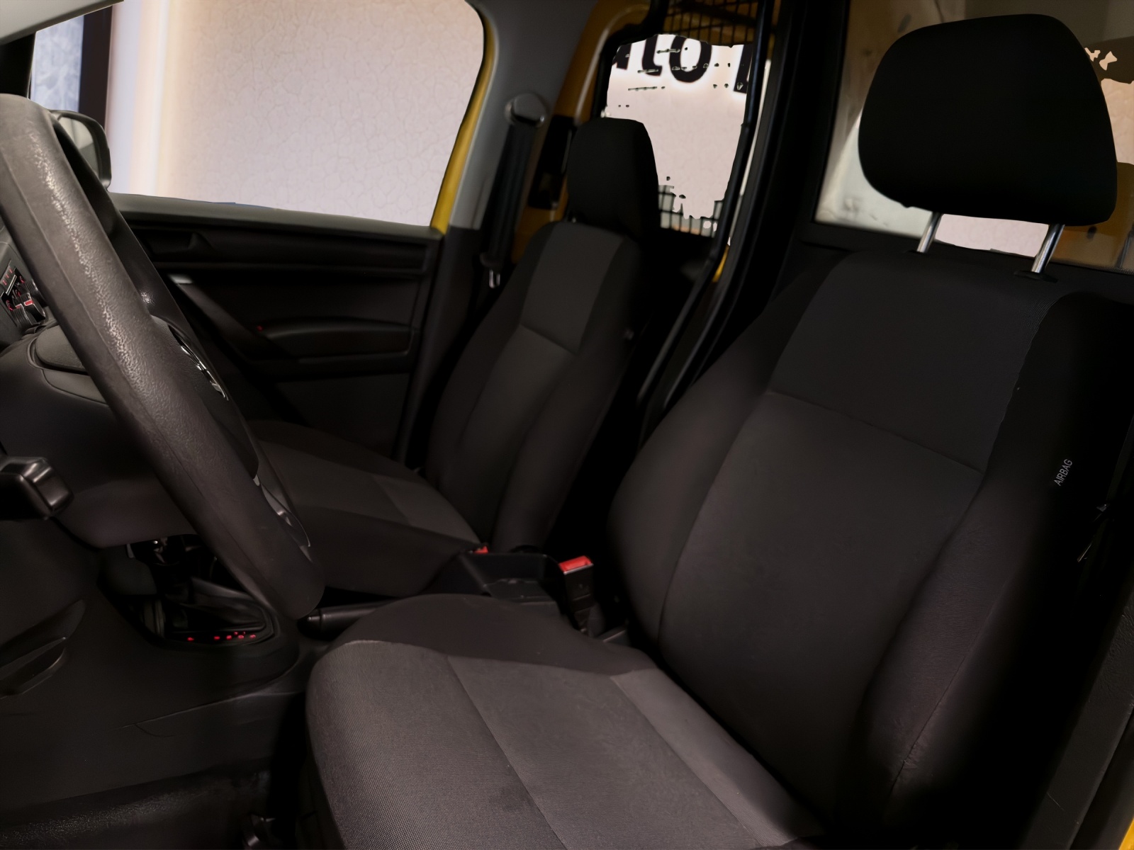 VW Caddy 2.0TDI 4Motion BlueMotion Technology-image-6