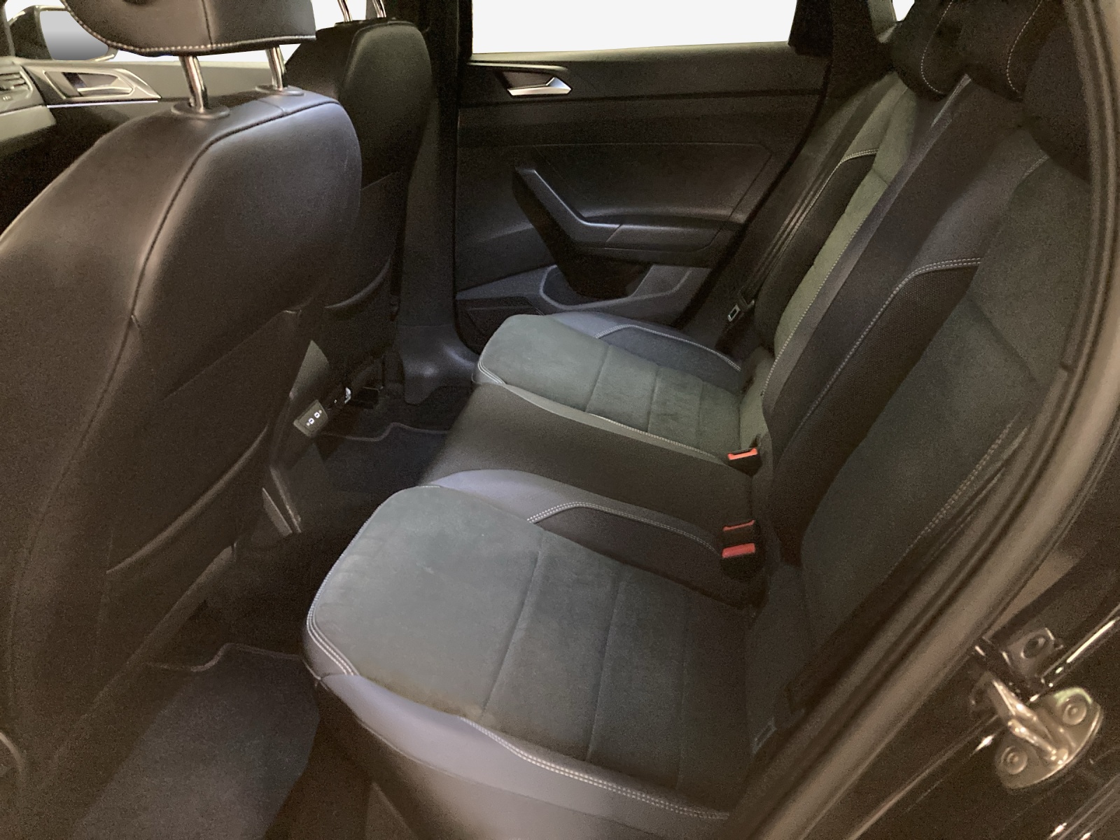 VW Polo 2.0 TSI GTI DSG-image-11