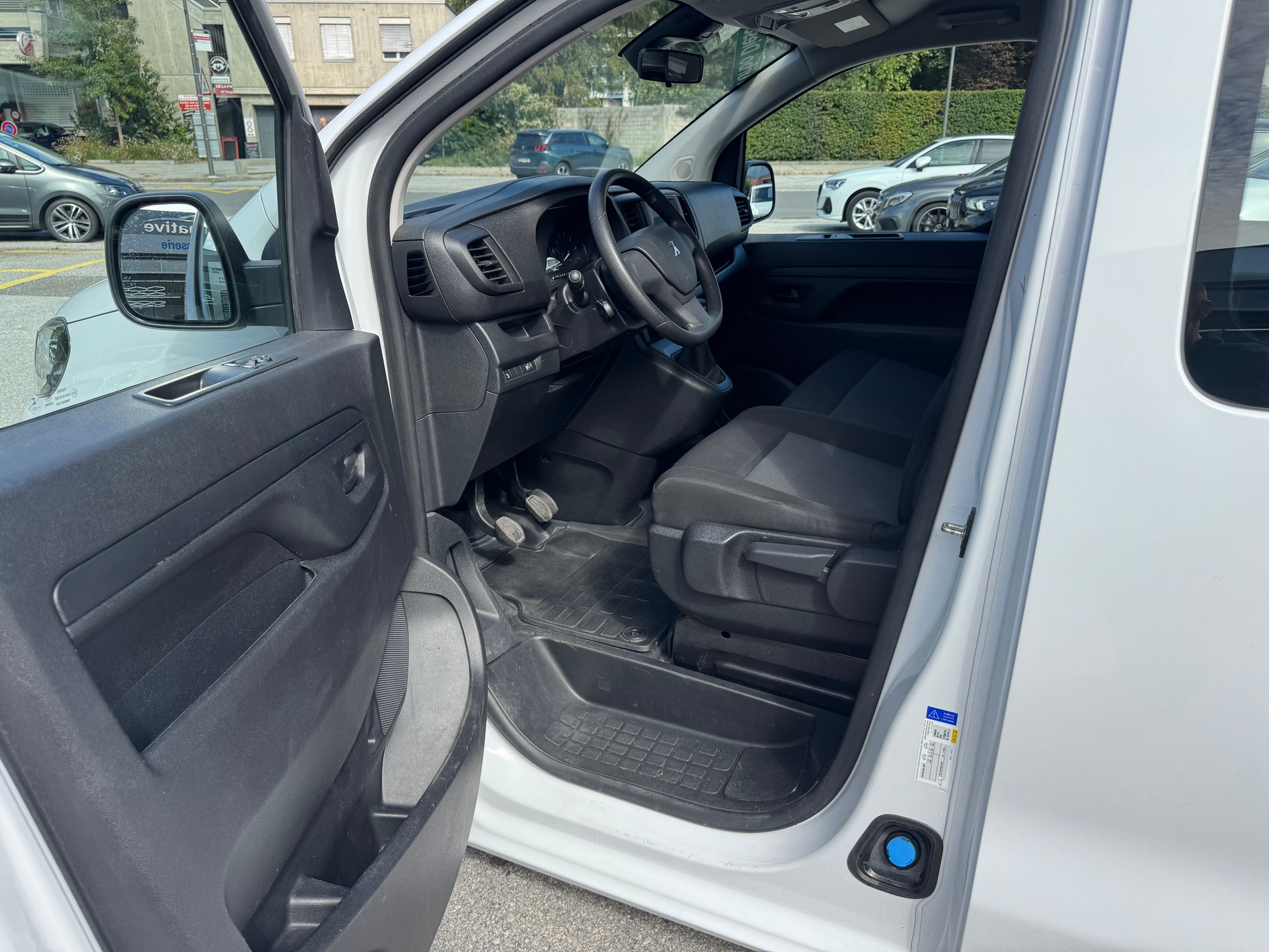 PEUGEOT Expert 2.0 BlueHDi 140 S&S Premium Long EAT8-image-13