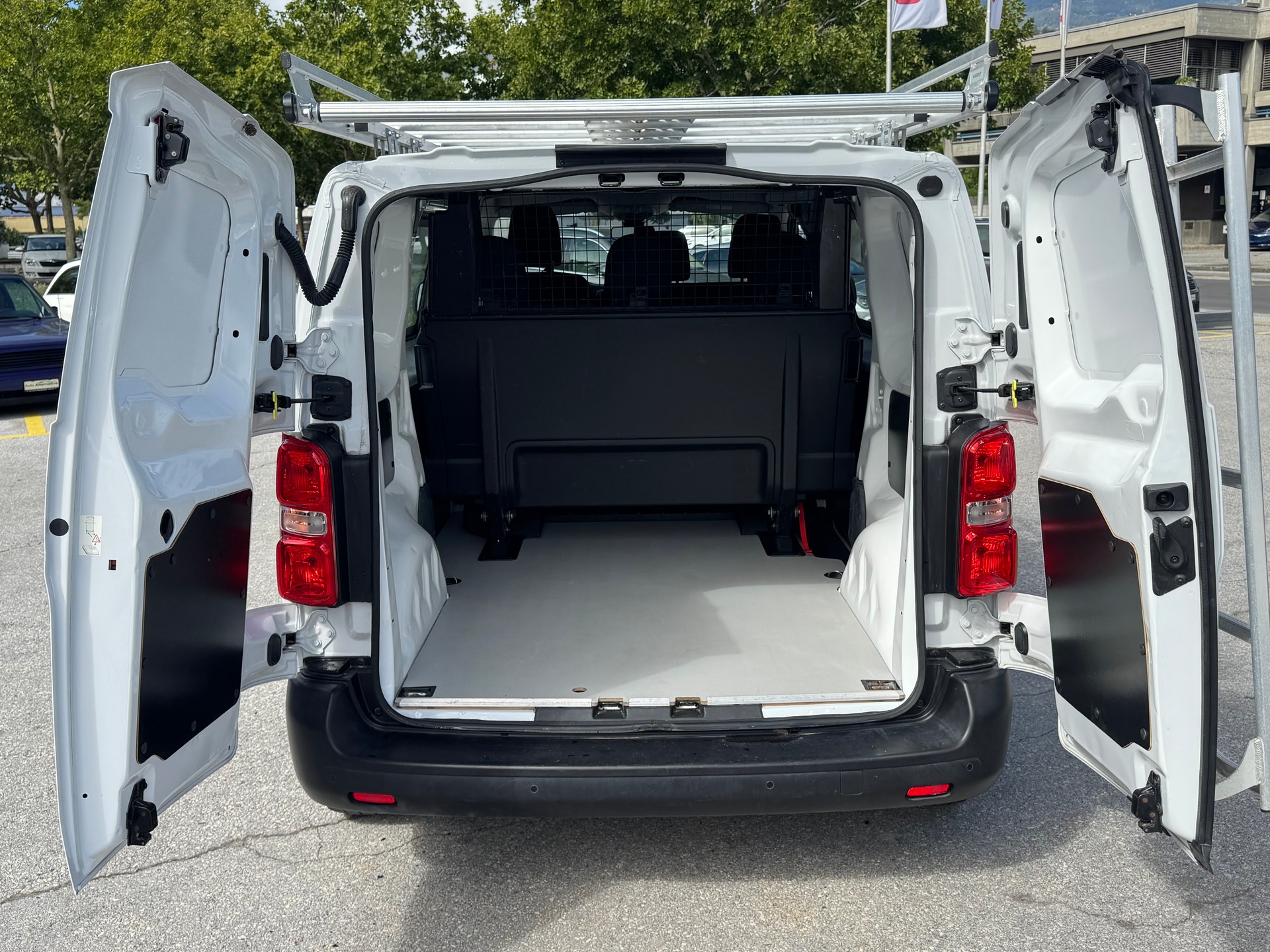 PEUGEOT Expert 2.0 BlueHDi 140 S&S Premium Long EAT8-image-5