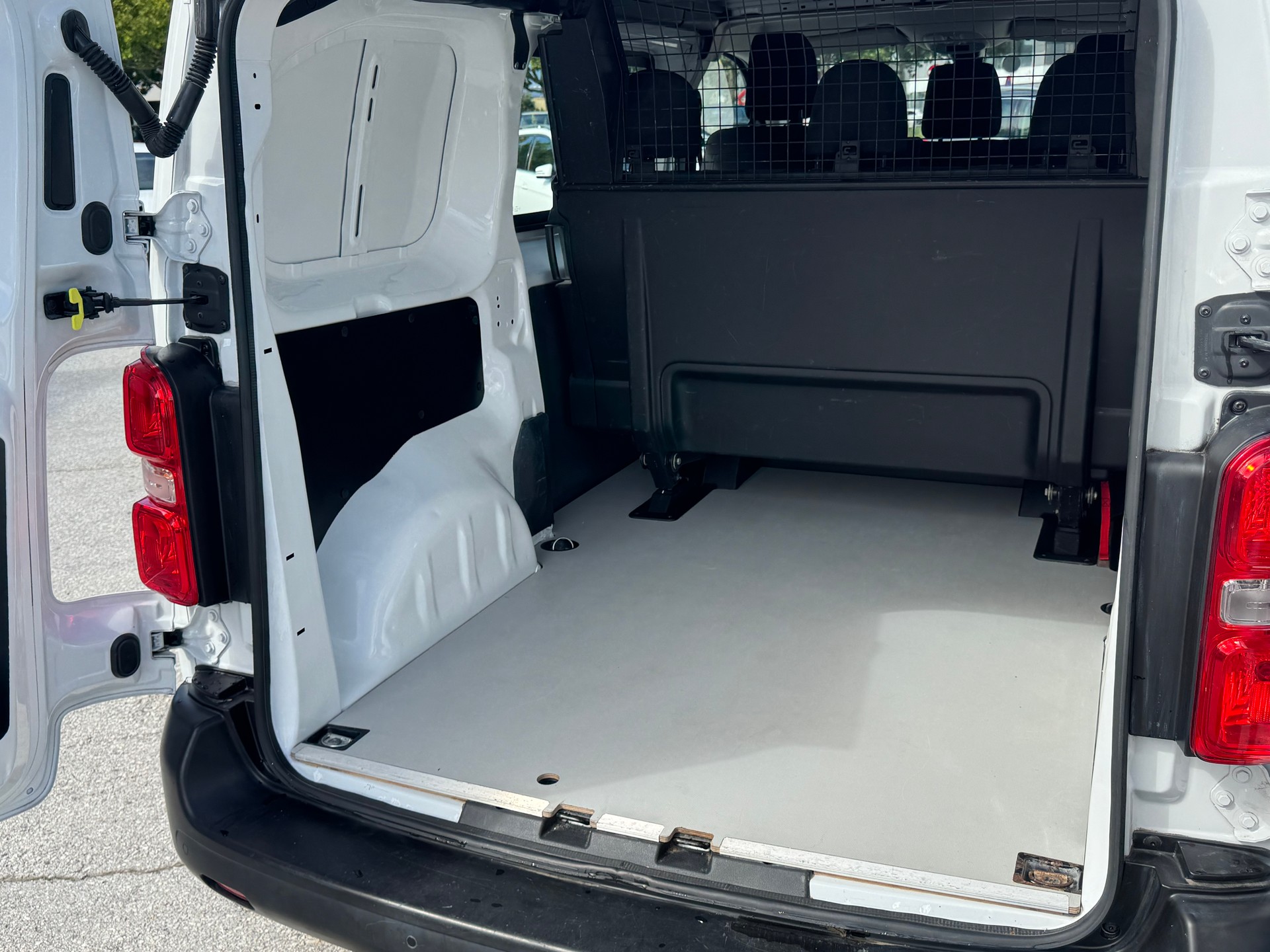PEUGEOT Expert 2.0 BlueHDi 140 S&S Premium Long EAT8-image-6