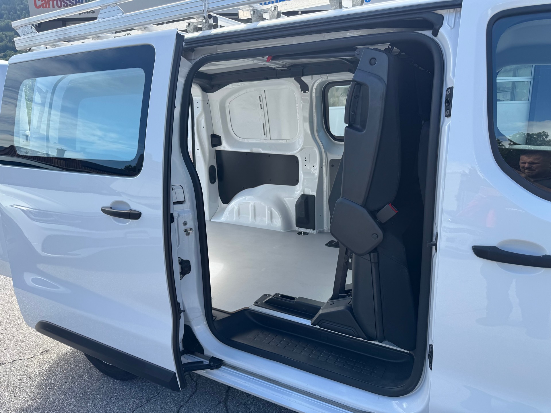 PEUGEOT Expert 2.0 BlueHDi 140 S&S Premium Long EAT8-image-8