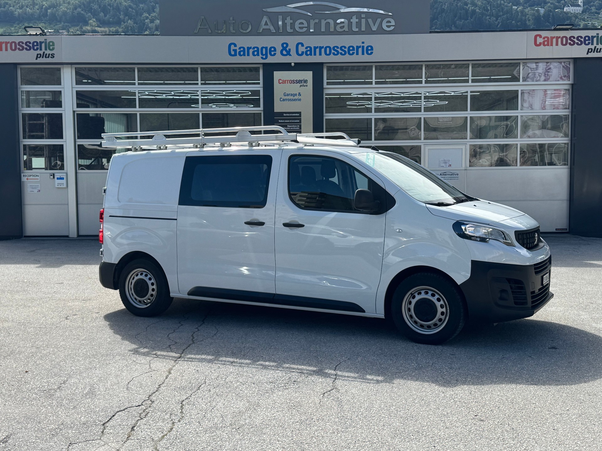 PEUGEOT Expert 2.0 BlueHDi 140 S&S Premium Long EAT8-image-0