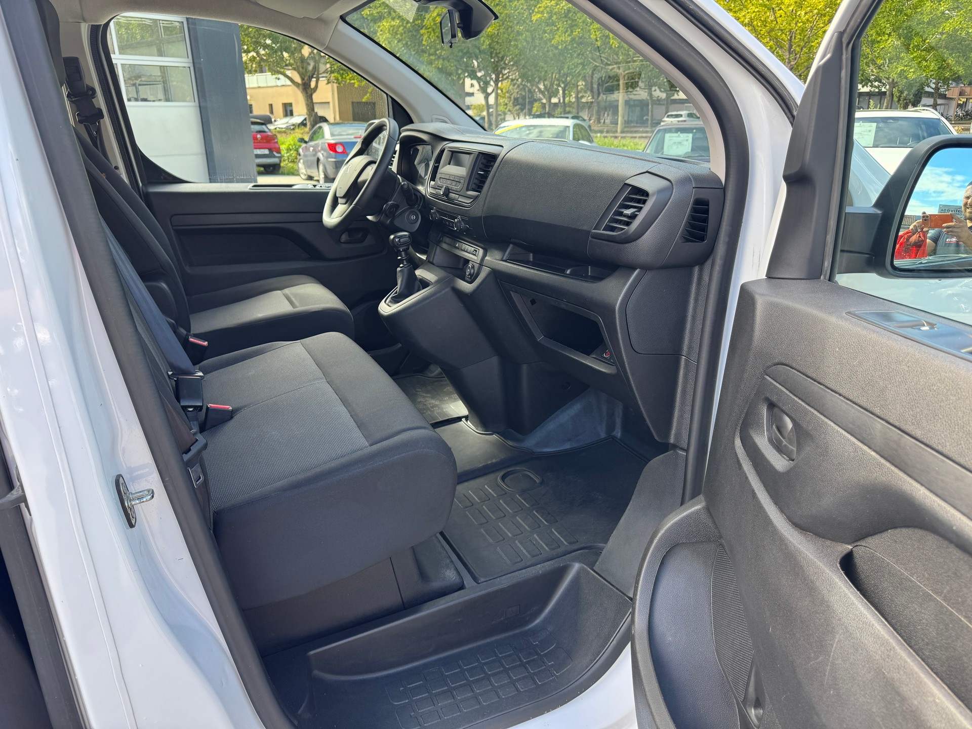 PEUGEOT Expert 2.0 BlueHDi 140 S&S Premium Long EAT8-image-9