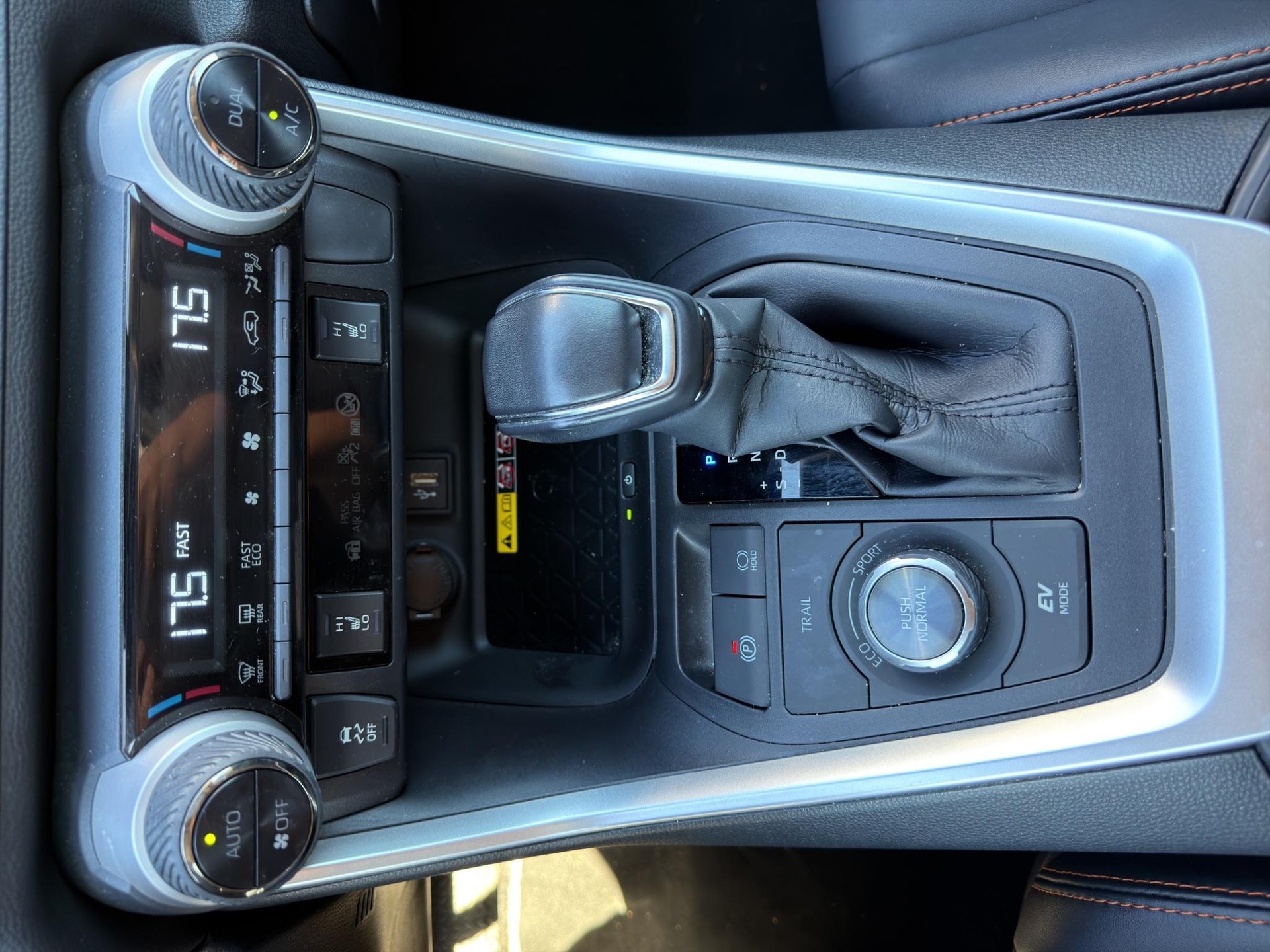 TOYOTA RAV4 2.5 HEV Adventure-image-13