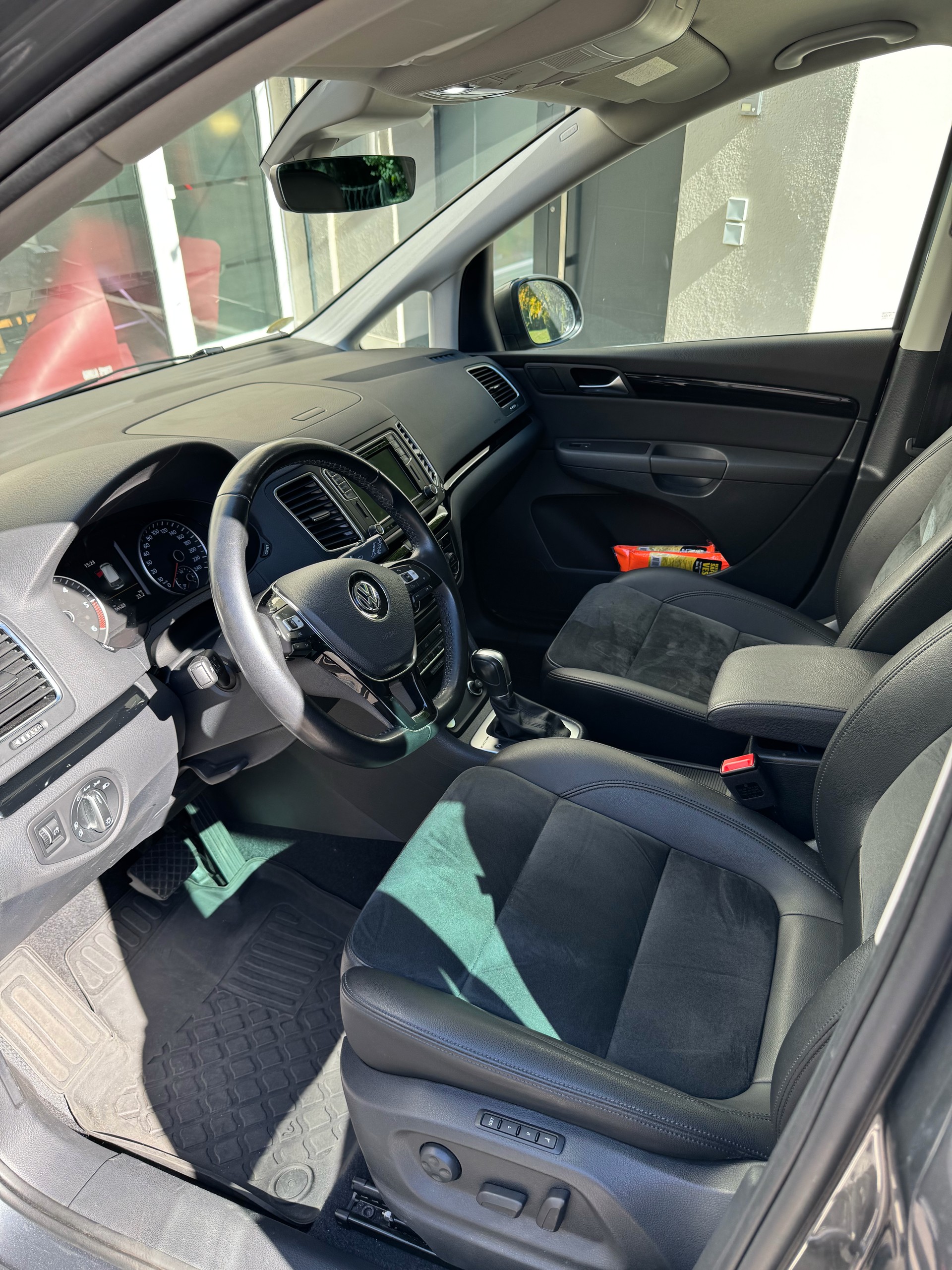 VW 2.0 TDI SCR Highline DSG 4m-image-5